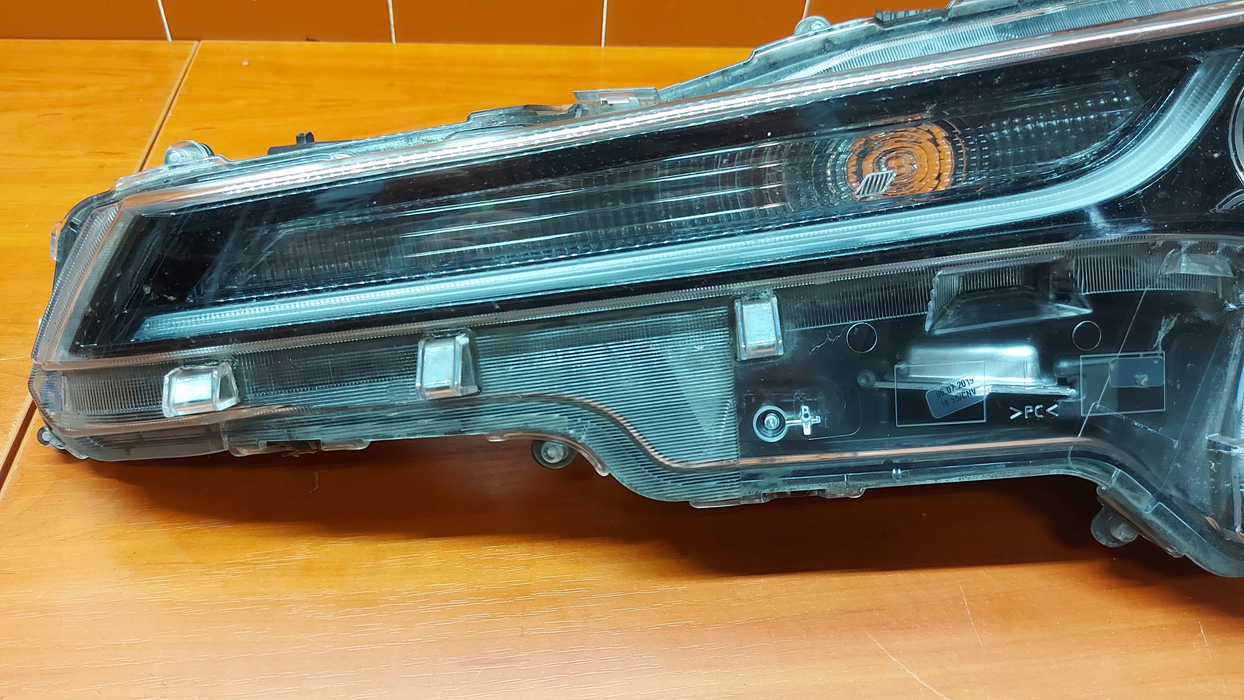 REFLEKTOR light left left front TOYOTA COROLLA E21 KOMBI HB 19