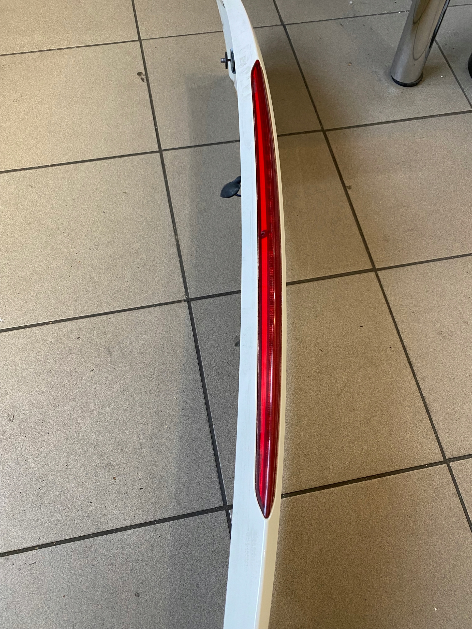 42 BMW F11 LOTKA SPOILER ALPINWEISS LAMPKA STOPU Typ samochodu Samochody osobowe