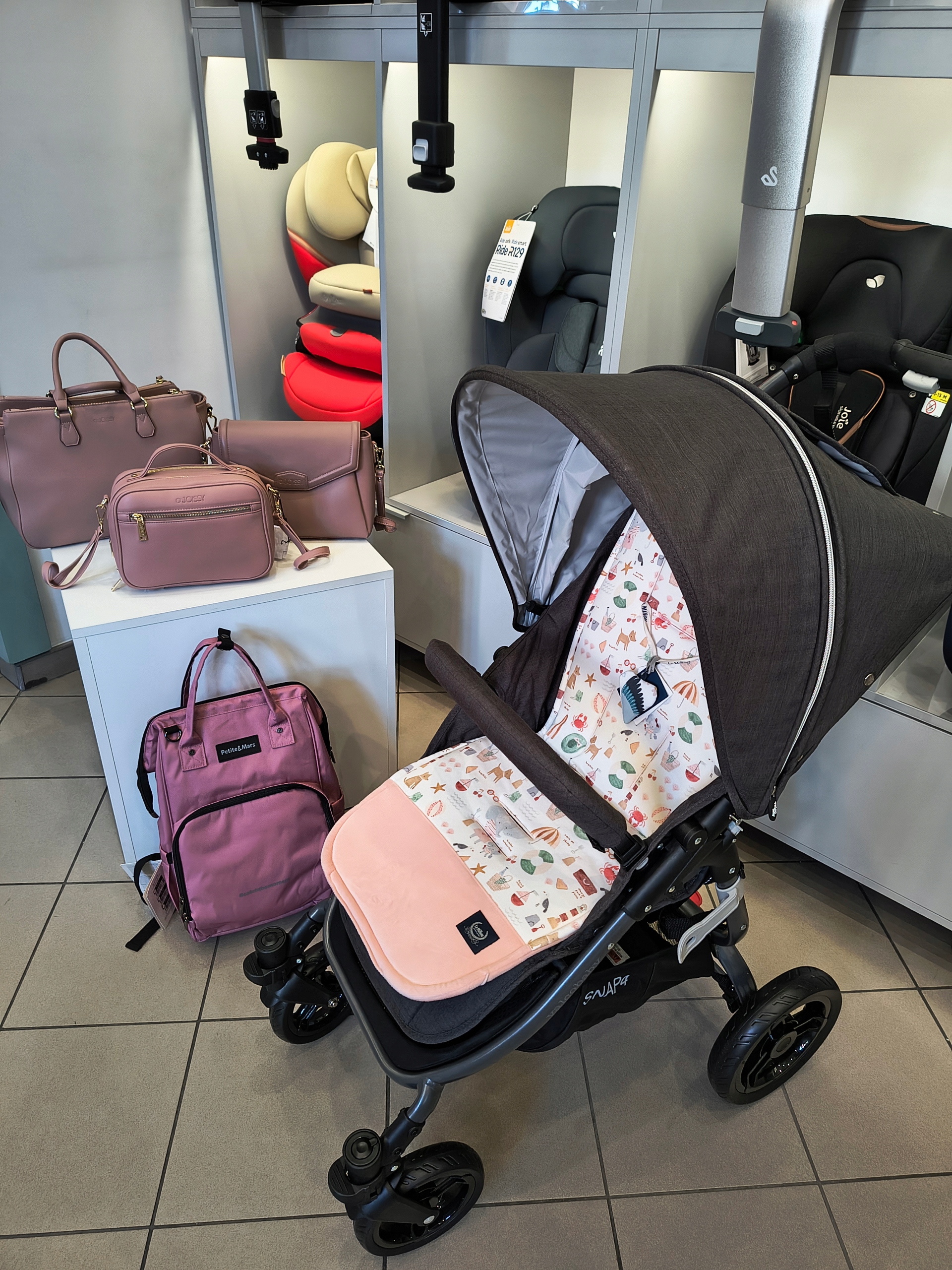 Valco Wózek SNAP 4 tailor made charcoal + przykrycie Rodzaj kół Piankowe