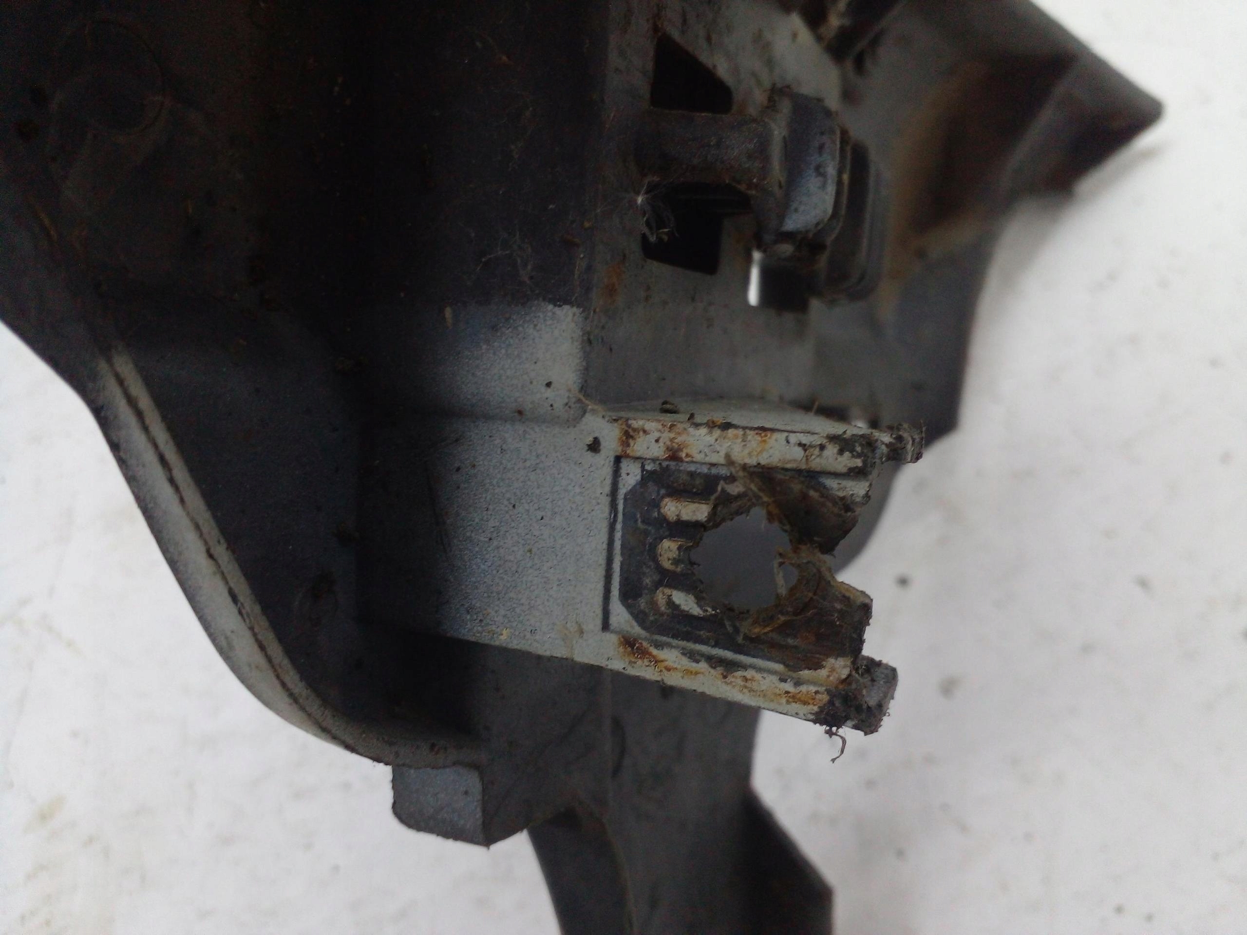 bumper bracket left front RENAULT LAGUNA and 94-00 7700821501
