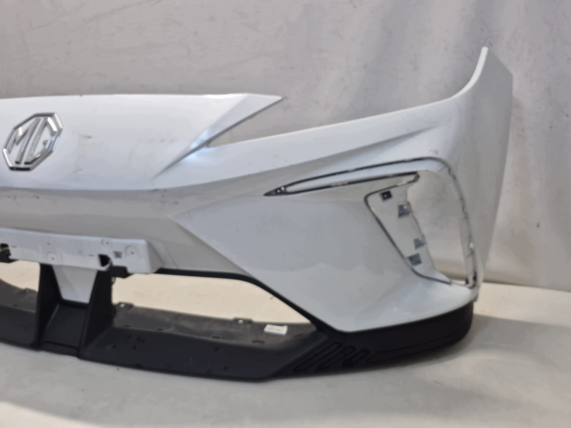 MG 4 MG4 IV EV MULAN 22- bumper front front P11183302