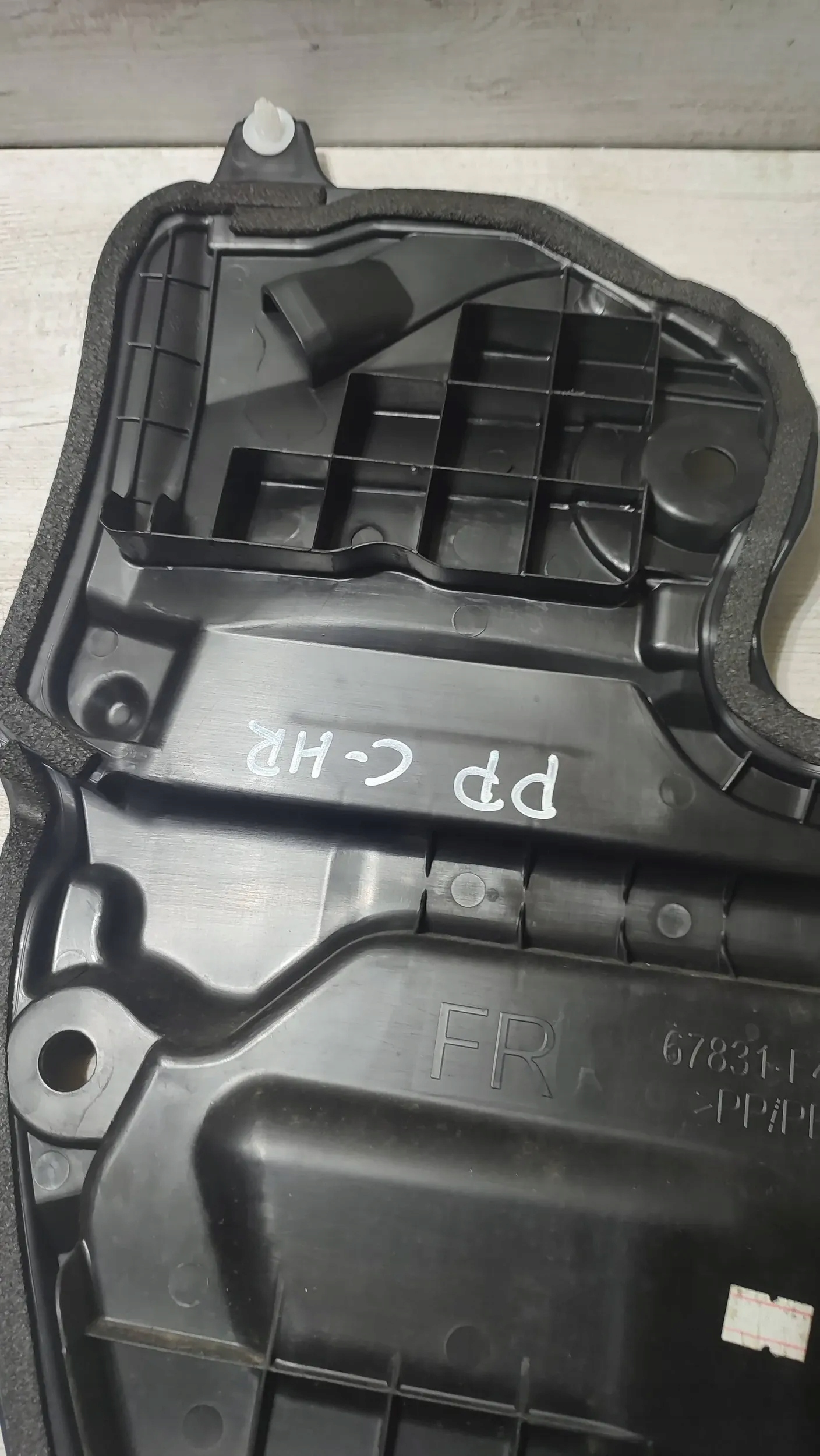 Toyota C-HR and 1.2 19r front side right side door soundproofing