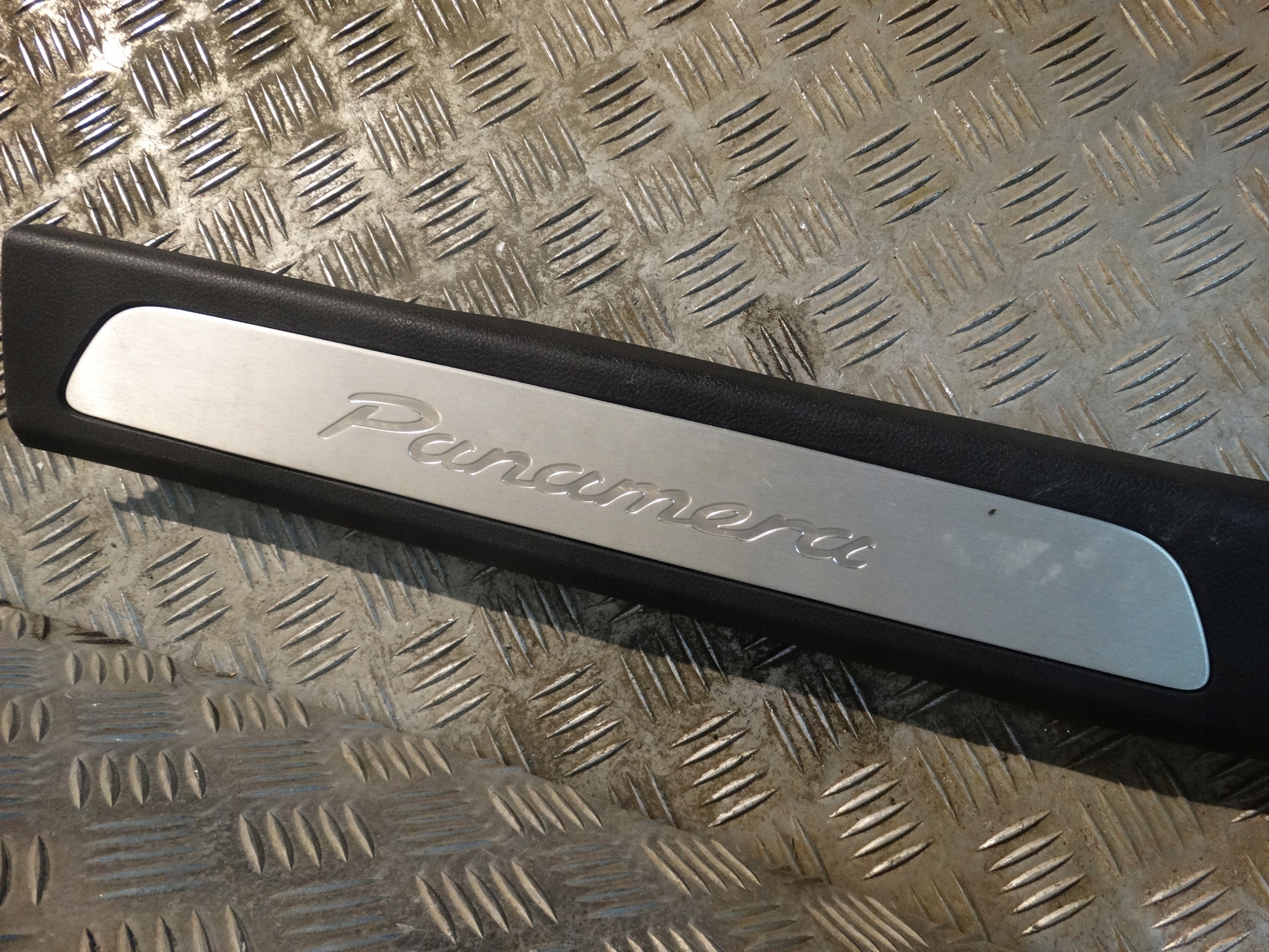 moulding cap threshold right PANAMERA 970 1