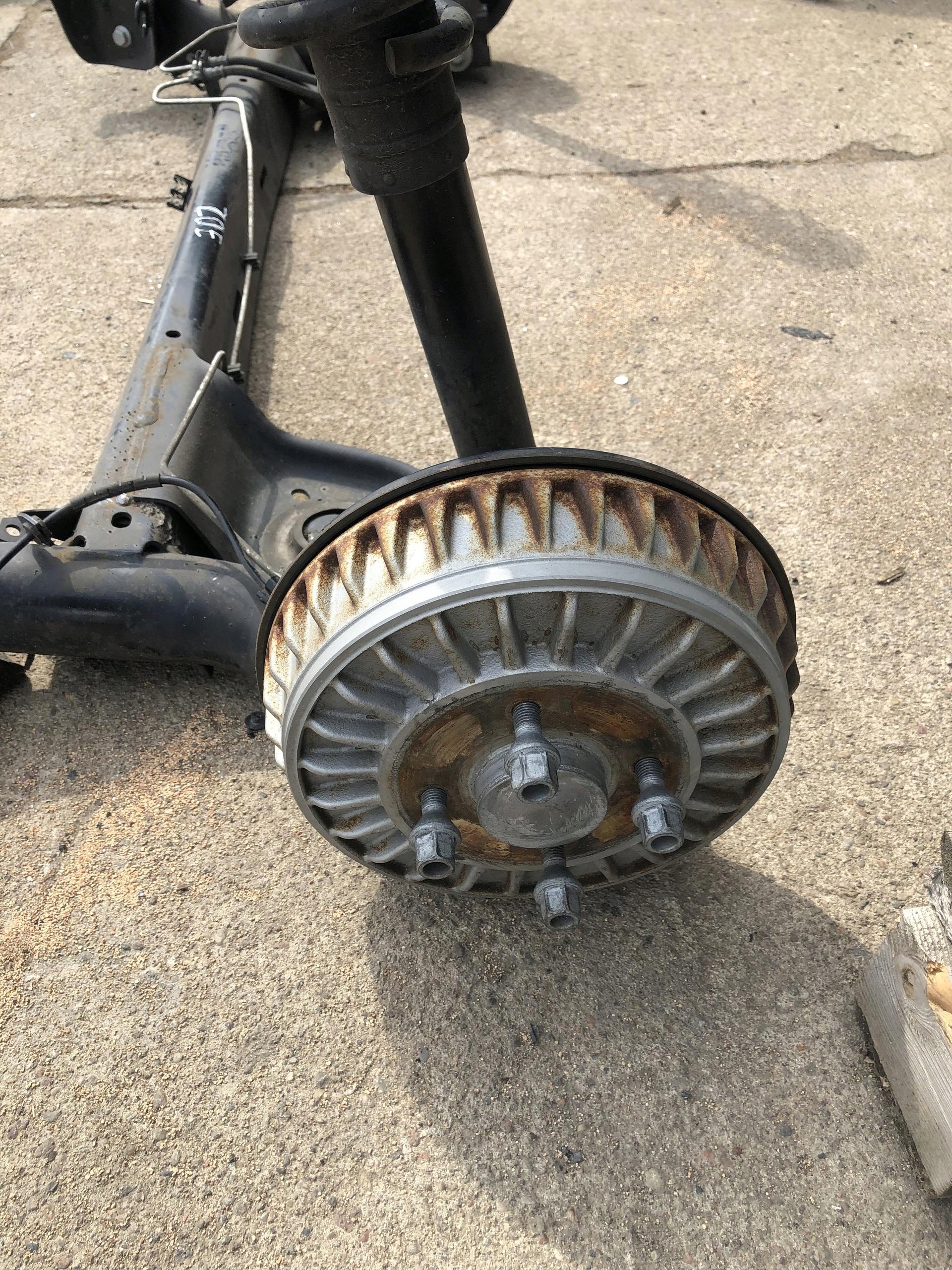 Renault Zoe belka oś zawieszenia tył Producent części Renault OE