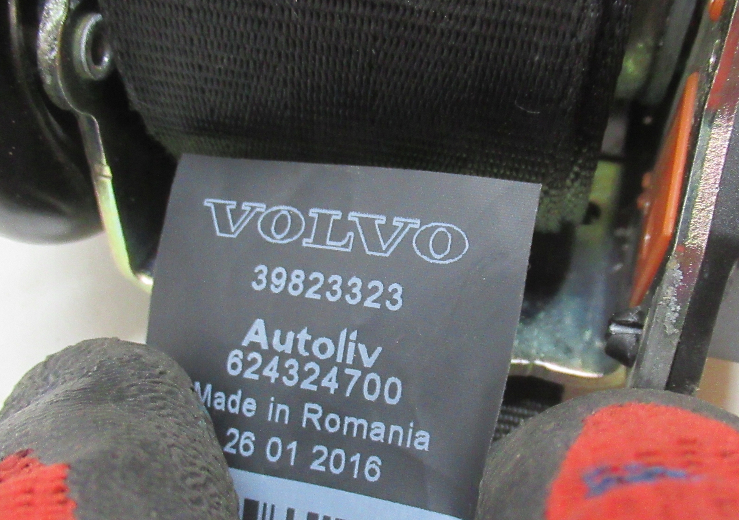 VOLVO V60 LIFT Gurten Sicherheits rechts heck