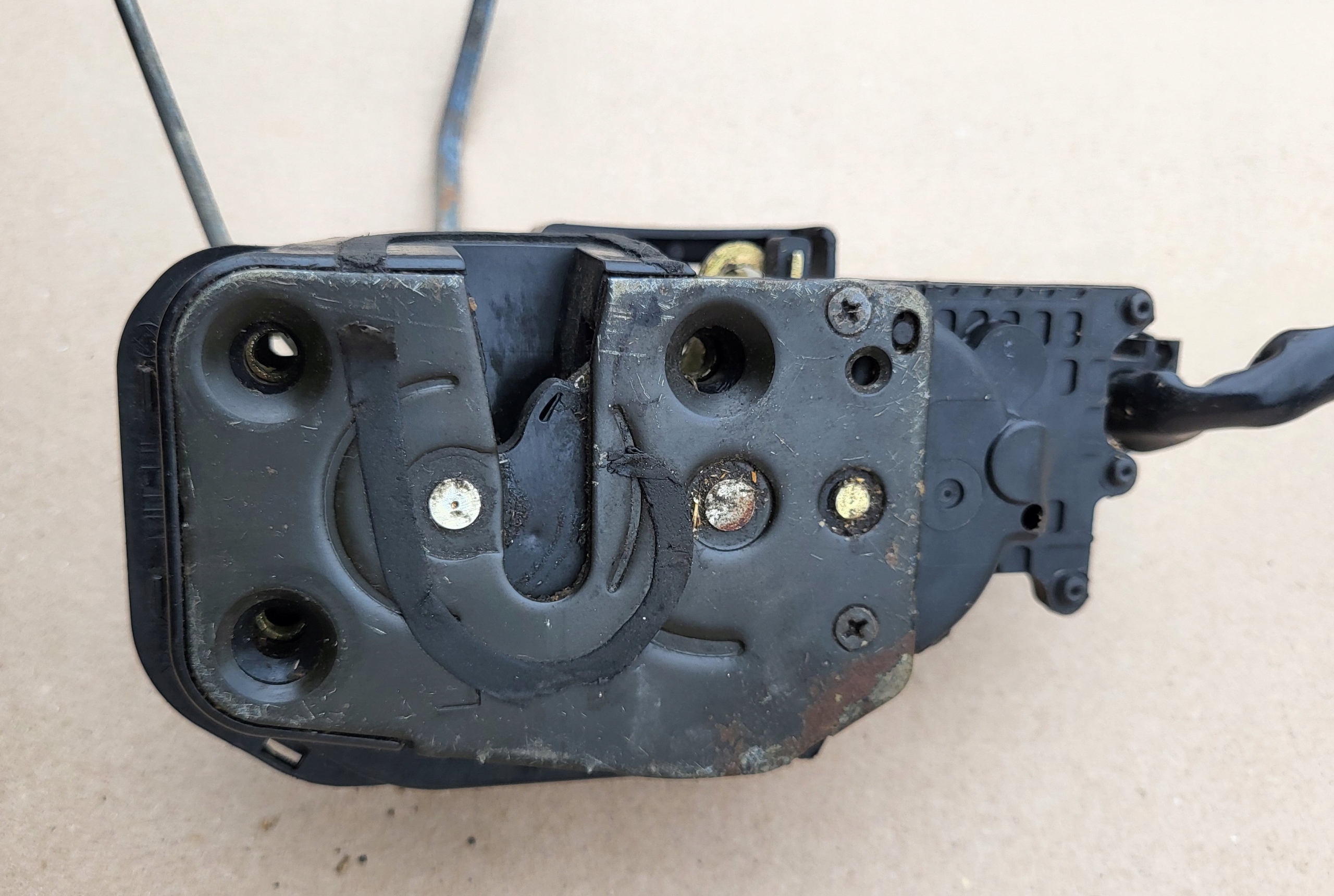 lock door left front MAZDA 626 IV 2PIN OE EU 152800-7001