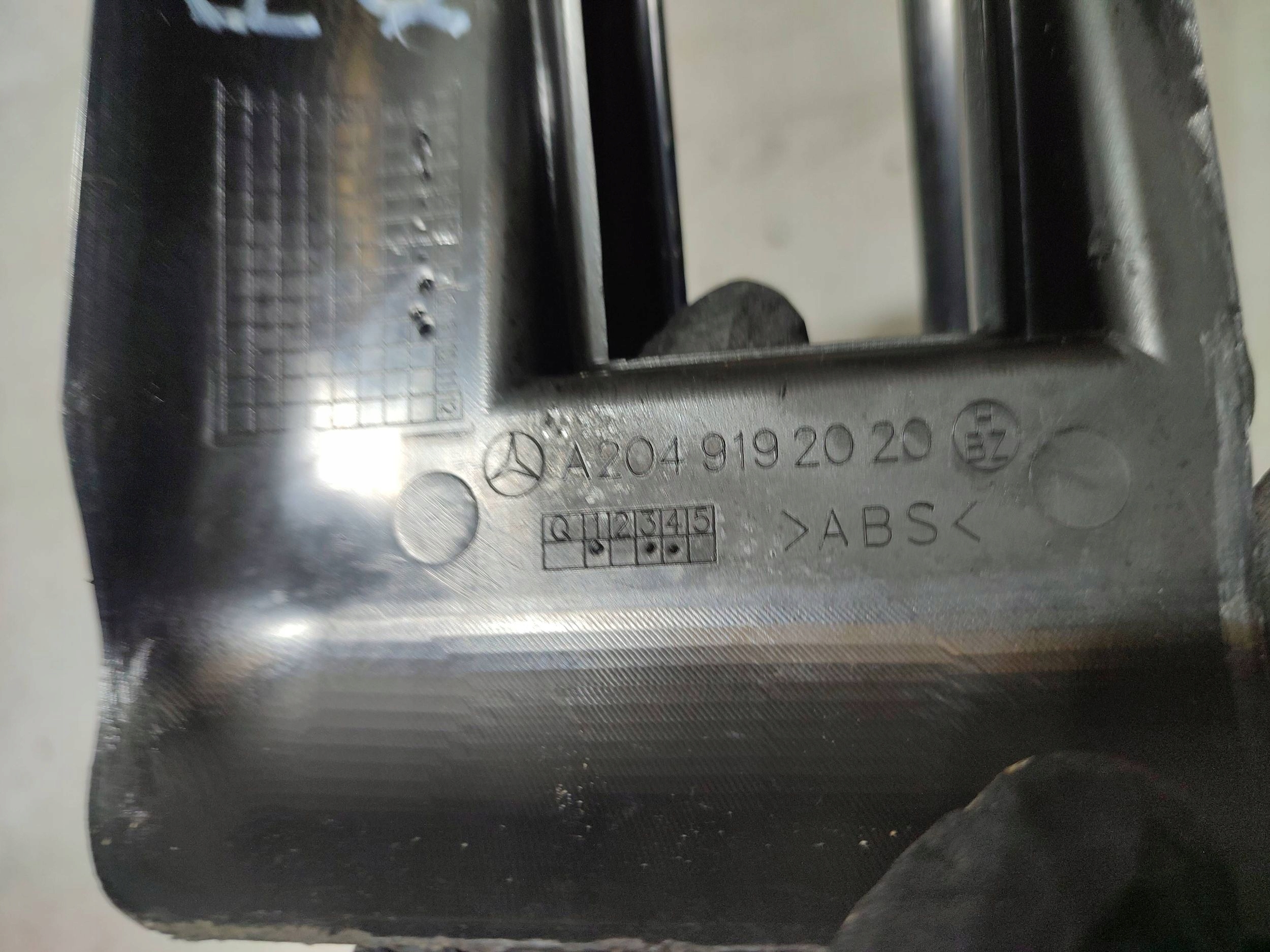 Mercedes-Benz GLK (X204) 2013 předek pravá kolejnice předního sedačka