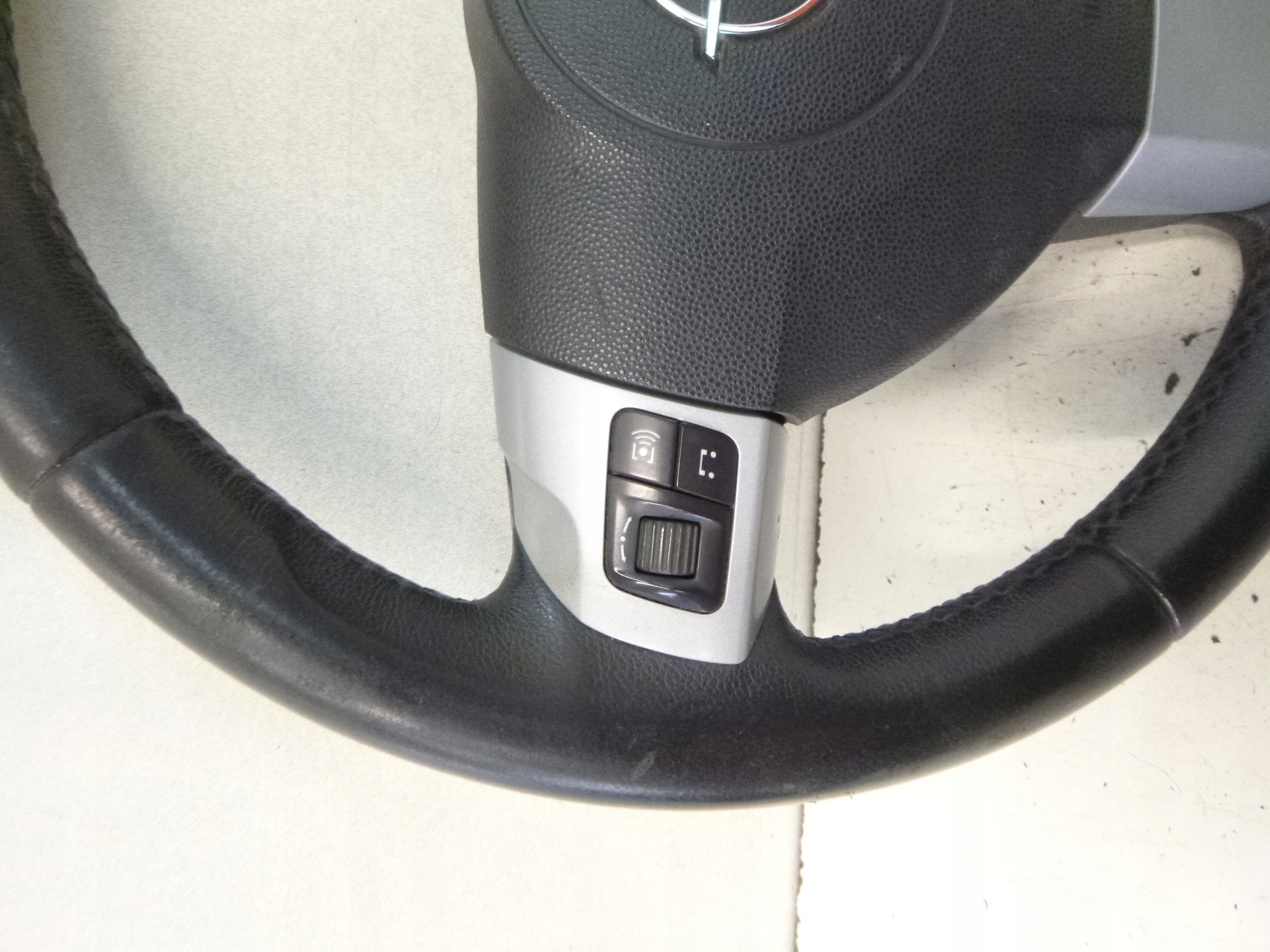 lenkrad + AIRBAG Opel Zafira B Multifunkcja 06r. Leder