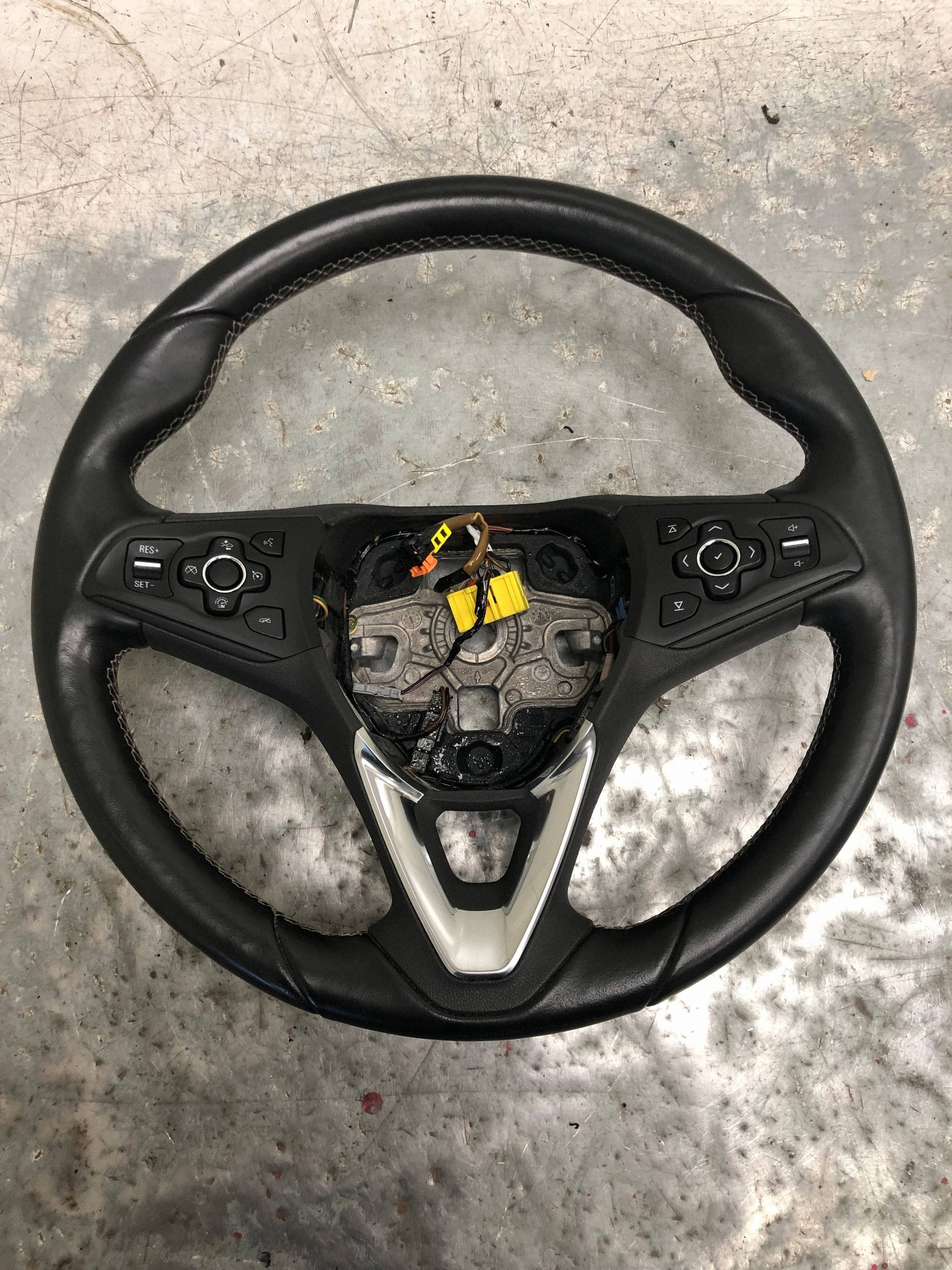 steering wheel, leather MULTIFUNKCJA heated OPEL ASTRA K 39115037