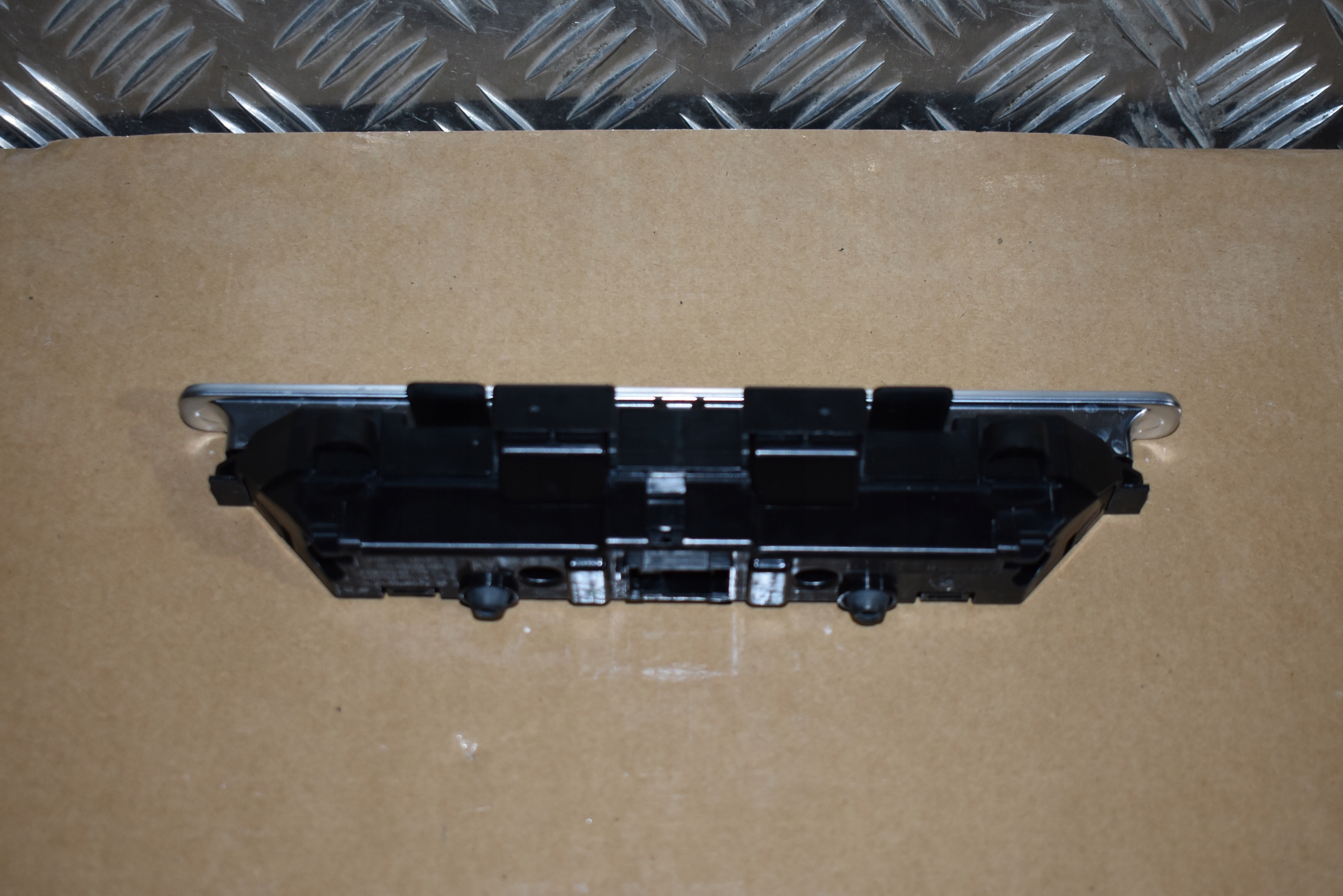 IDEALNY BLOK PANEL WLACZNIKOW MERCEDES W206 W236 X254 1