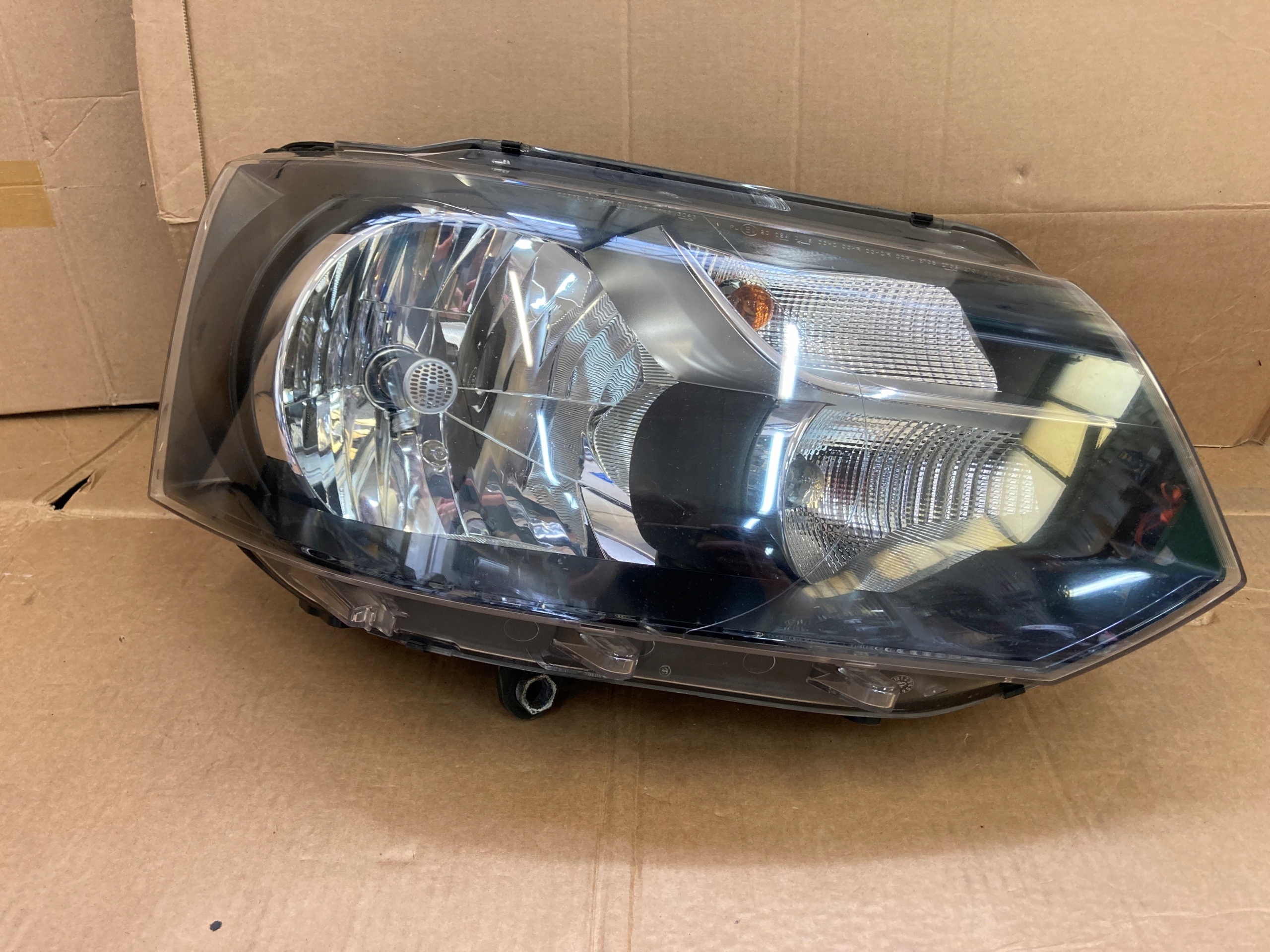 TRANSPORTER T5 LIFT 10- REFLEKTOR right light
