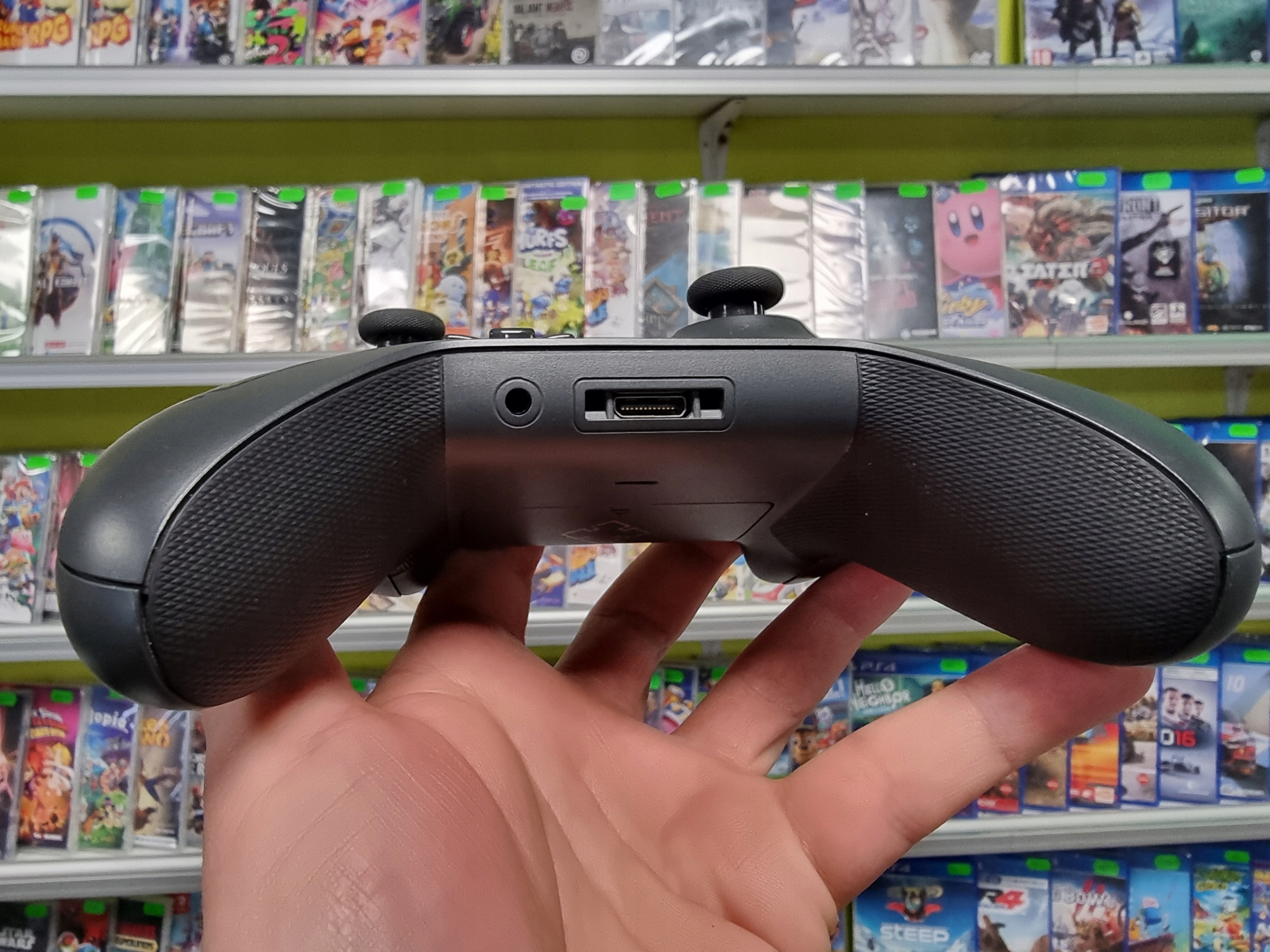 104. PAD KONTROLER XBOX ONE SERIES S X PC RECON TECH GUMOWANE GRIPY ORYG. Zasilanie bateryjne