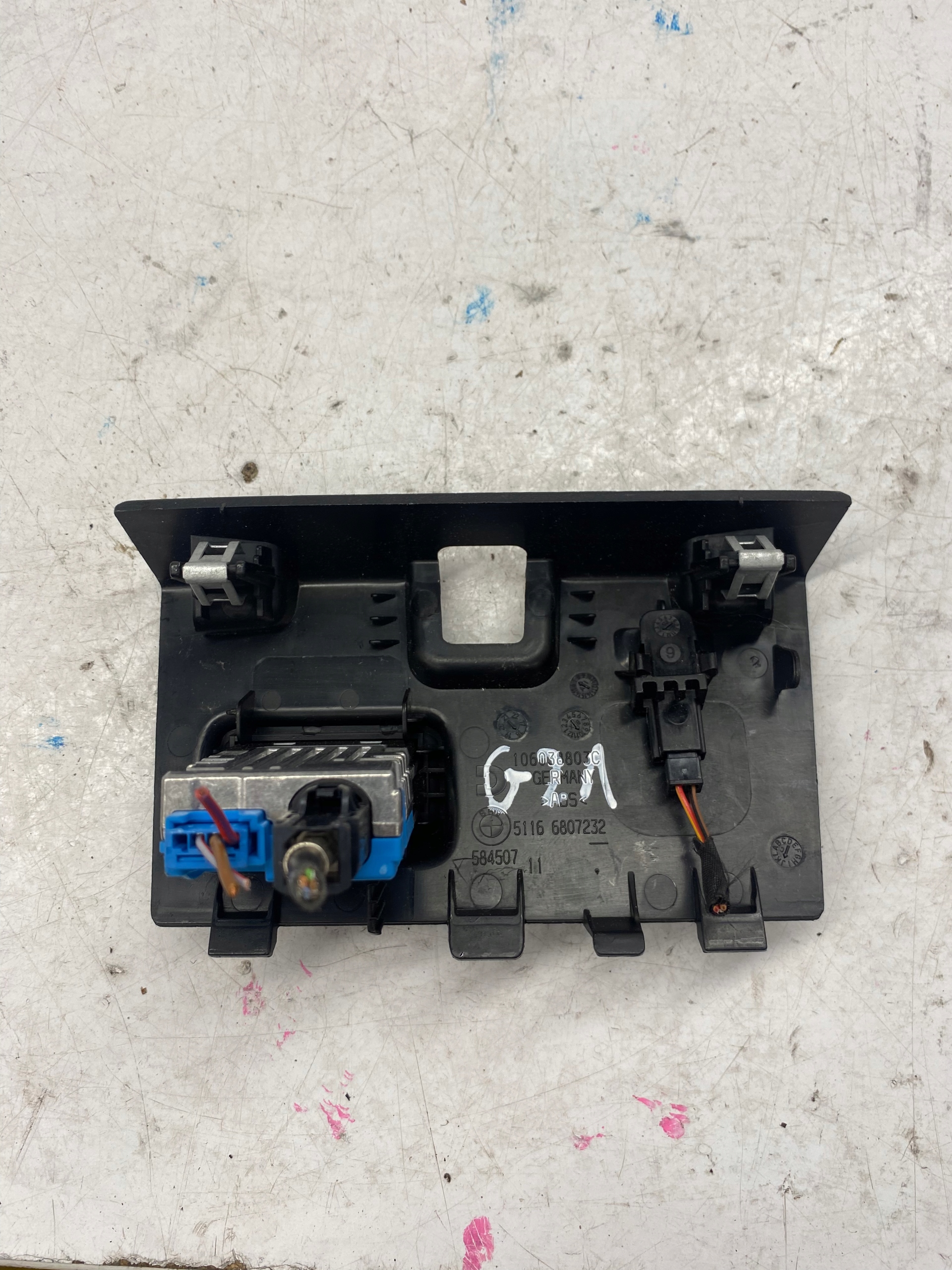 BMW 3 G20 G21 usb защита 6807232