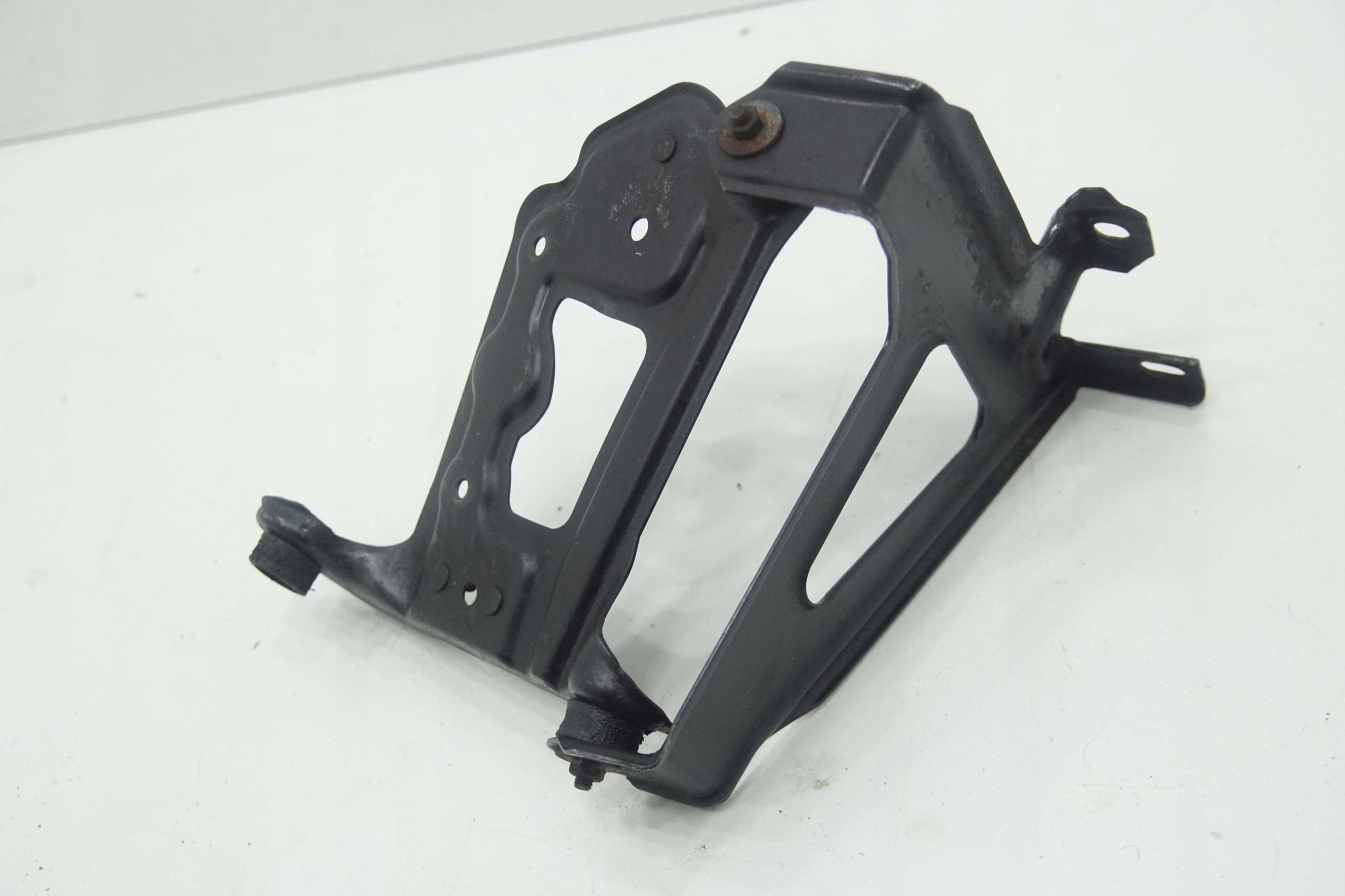 A2203200335 - ABC крепление клапана MERCEDES CL W215