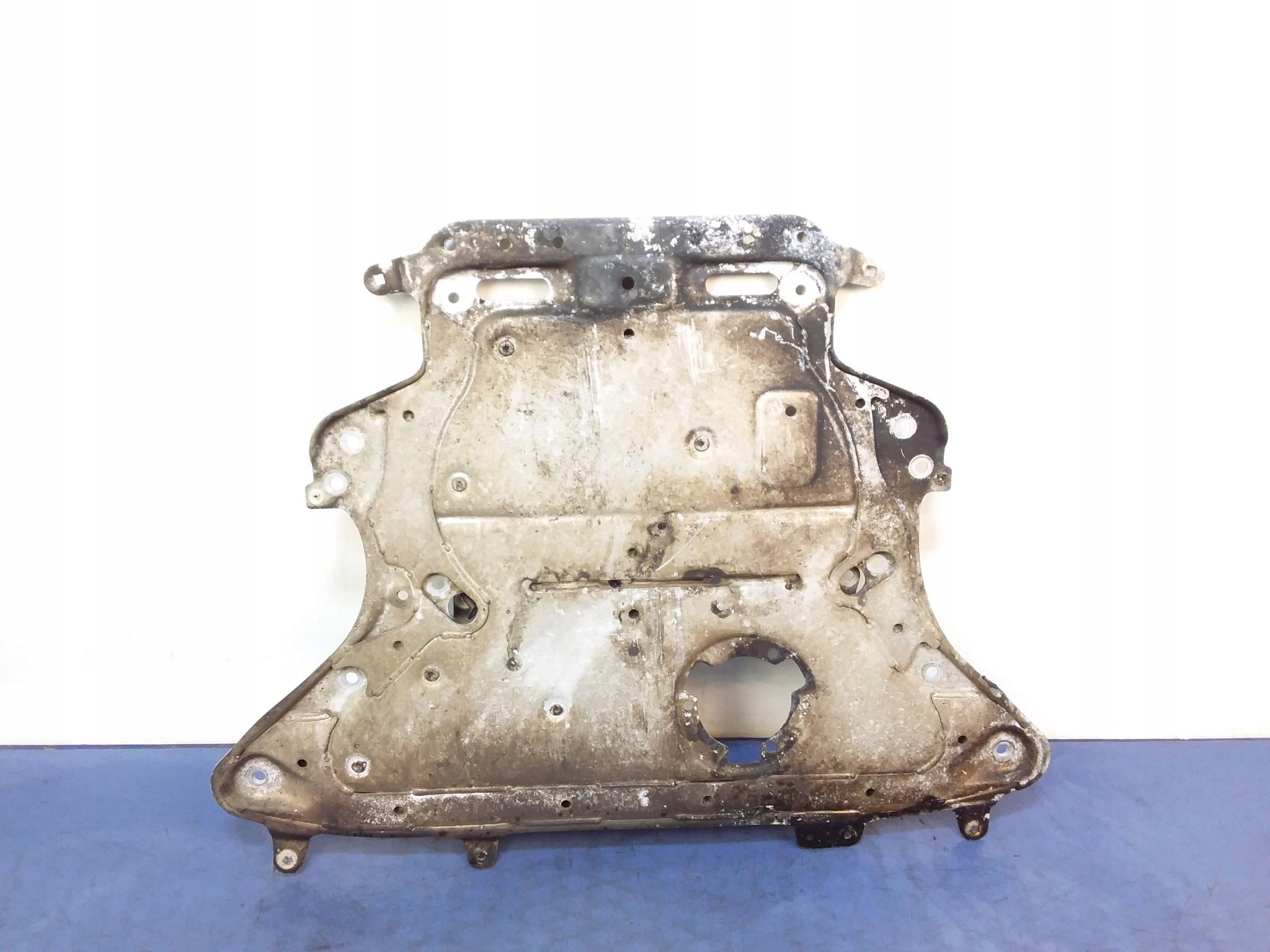 BMW 7 G11 G12 накладка под двигатель