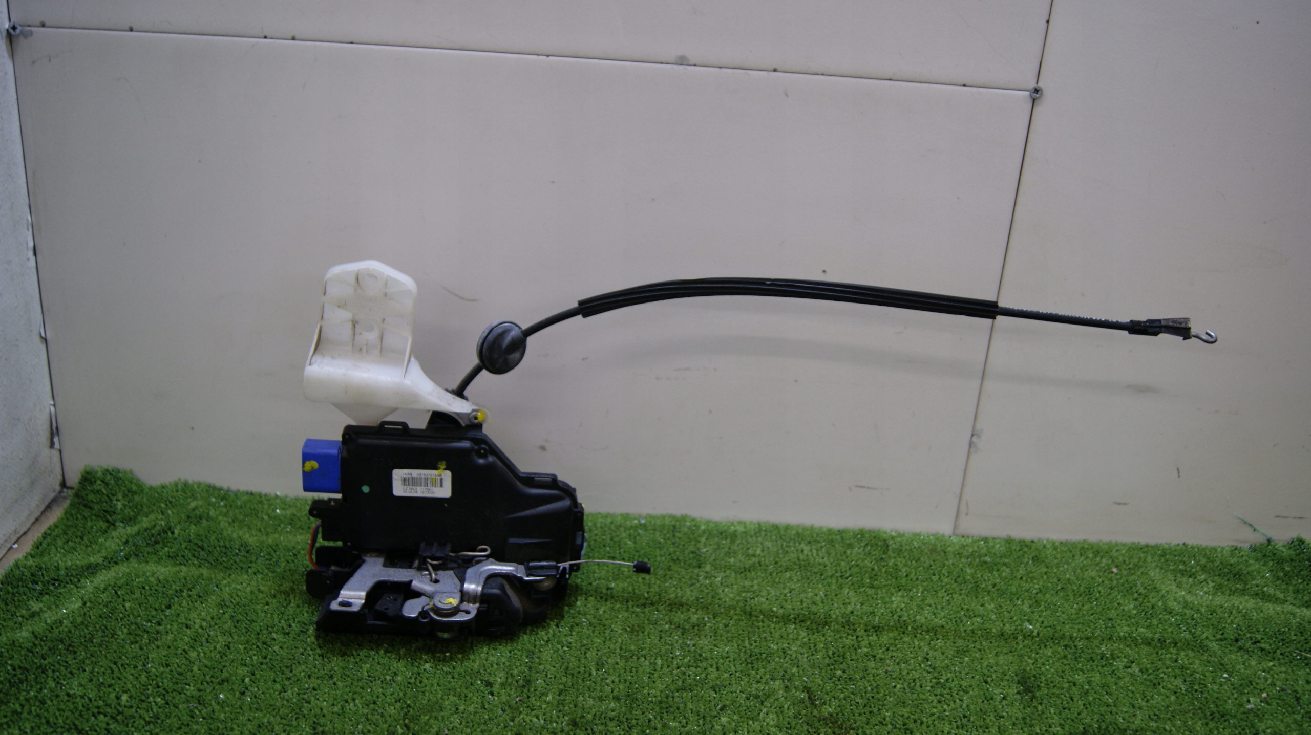 lock door left front SKODA OCTAVIA 2 9 PIN 3D1837015AB