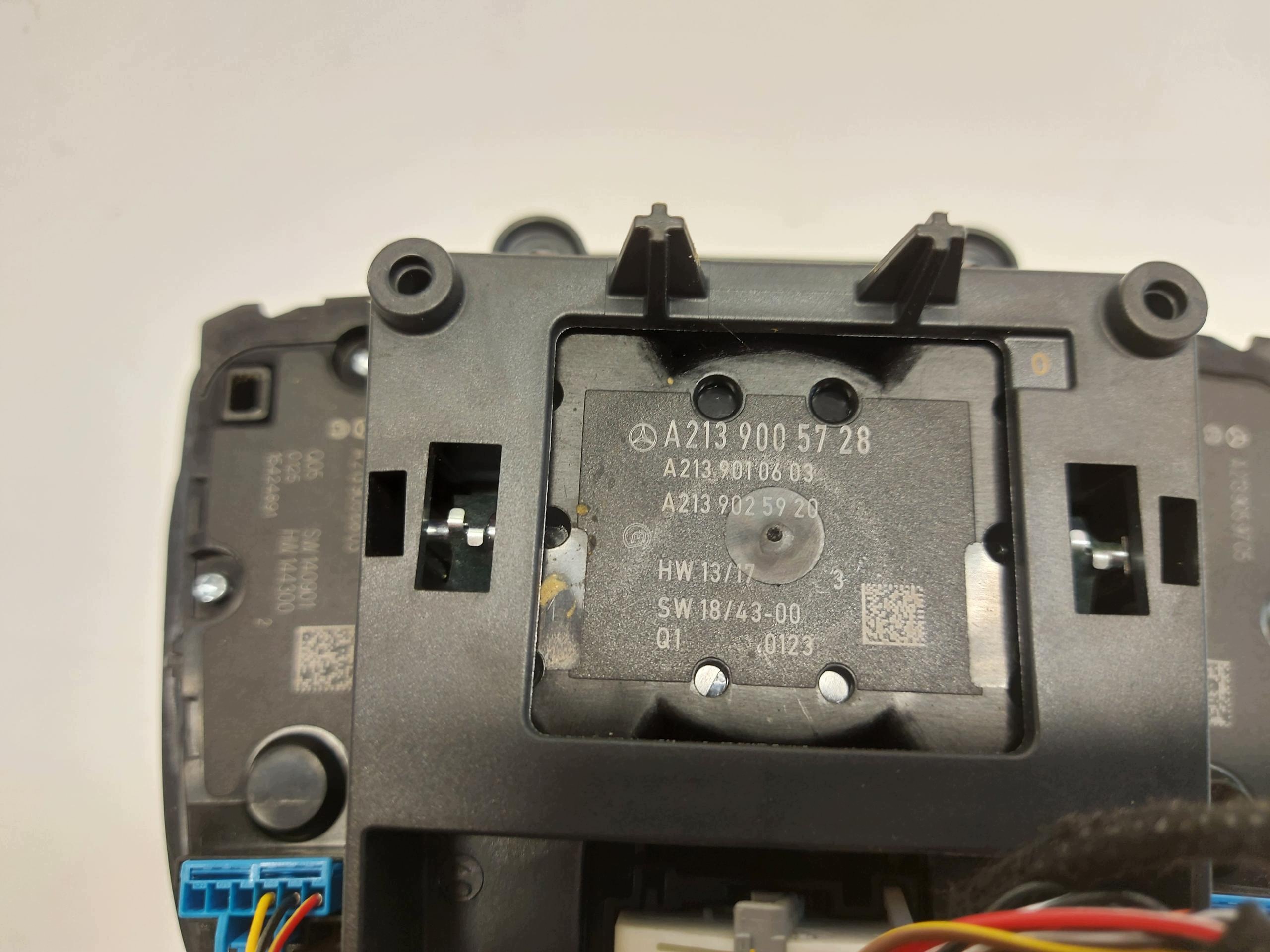 MERCEDES W213 E300de Kombi control panel IDrive A2139005728