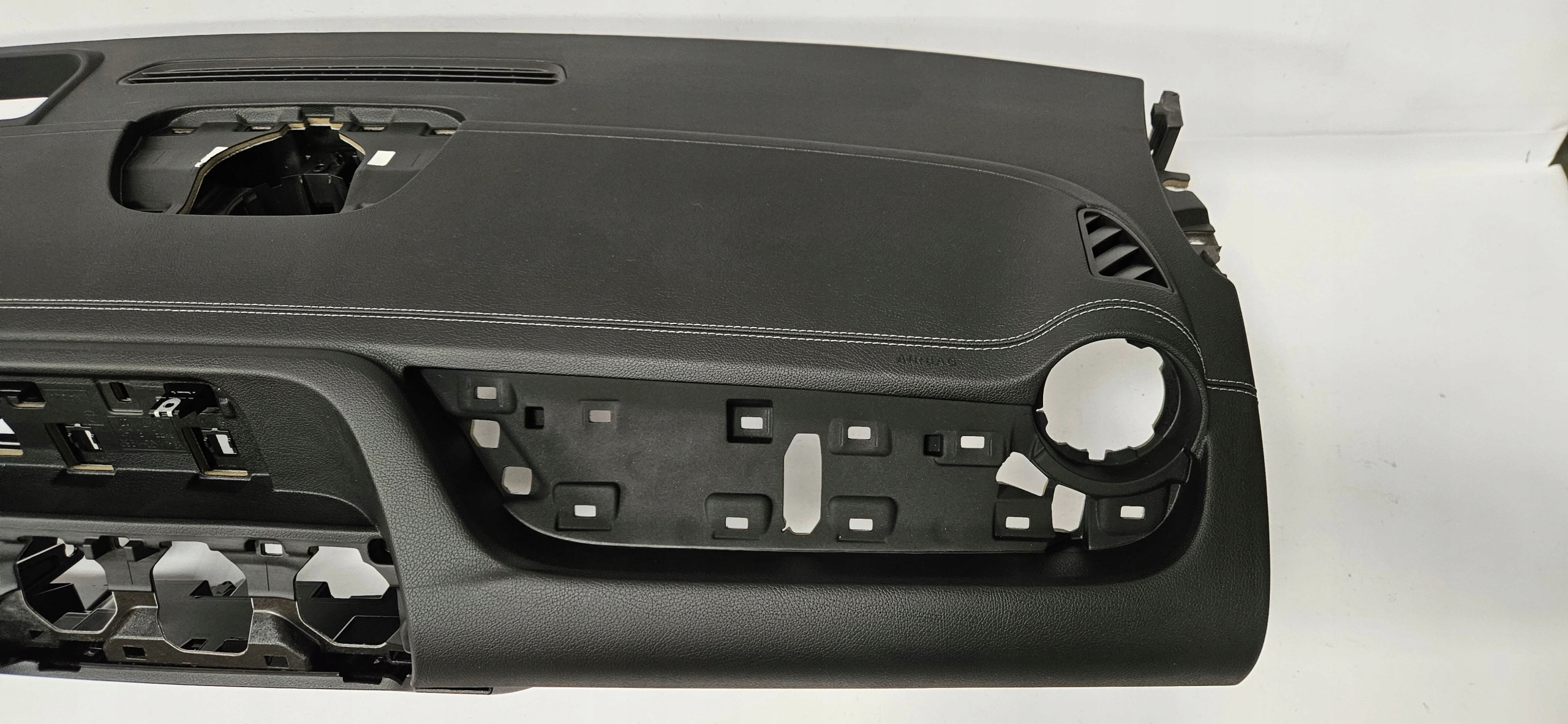 dashboard instrument panel cockpit MERCEDES B-KLASA W247 247