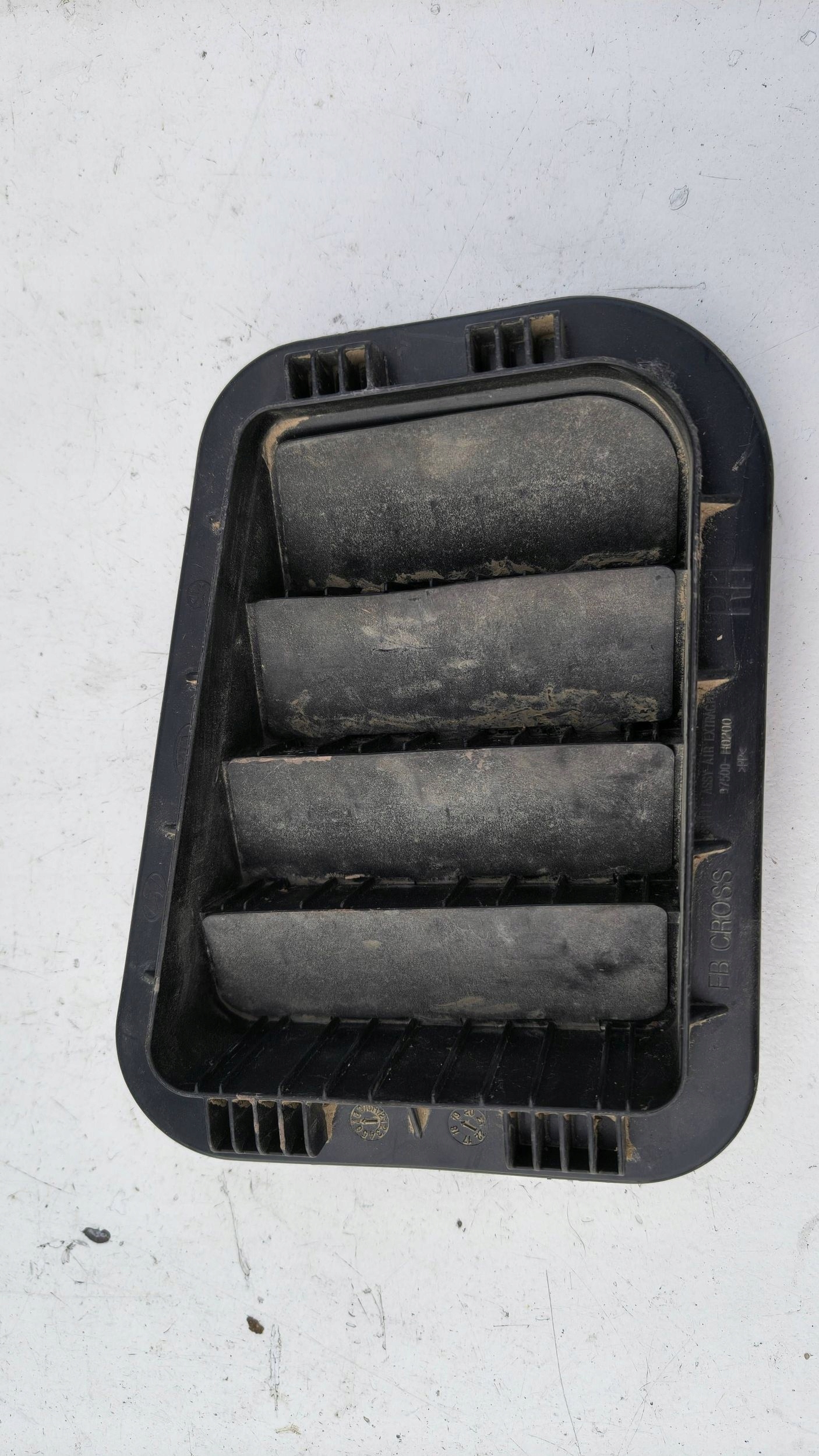 KIA Stonic 2022 Komplet Kratka wentylacyjna pod zderzakiem tylnym