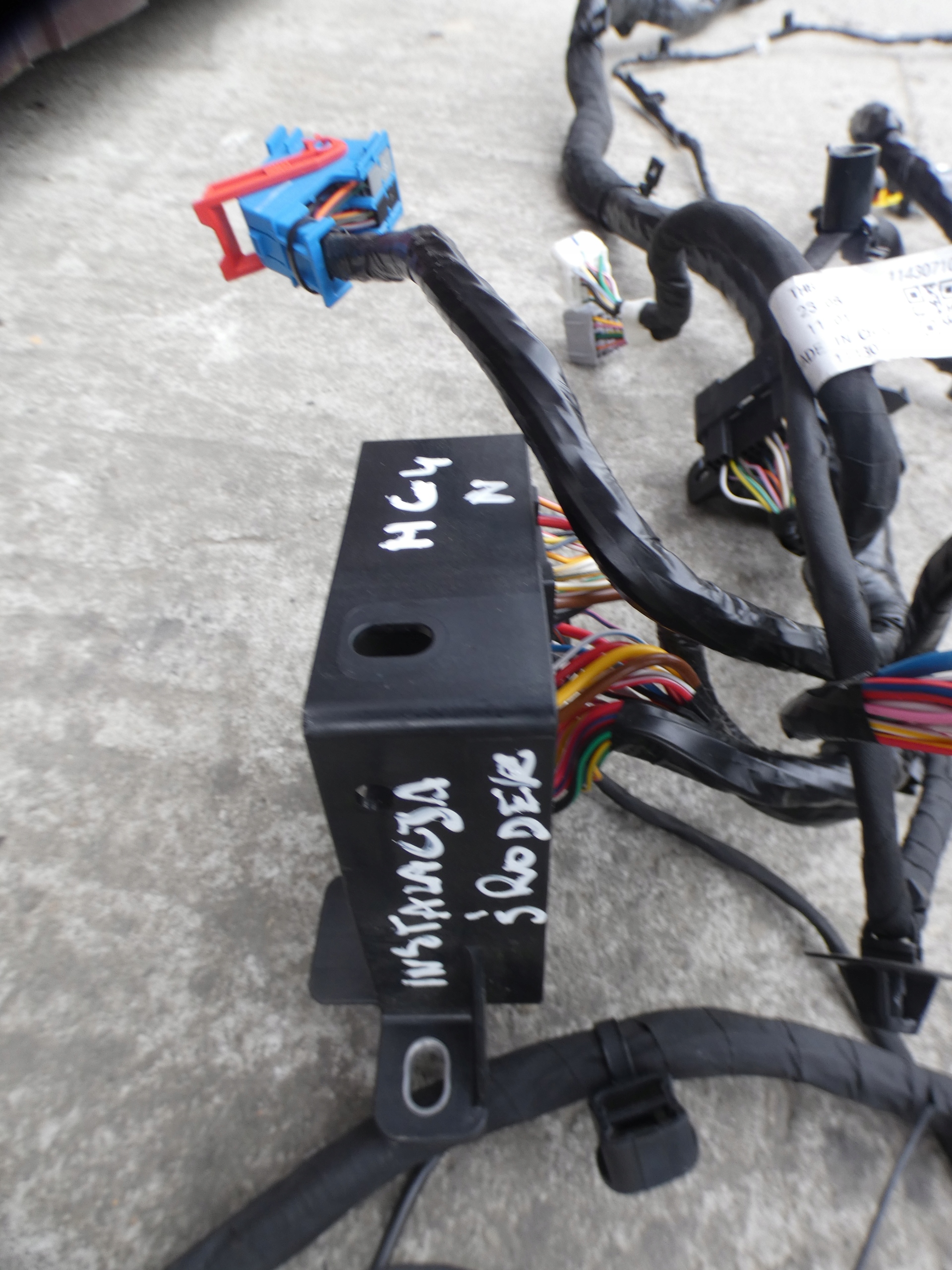 wiring bundle srodka mg4 mg 4 11430710