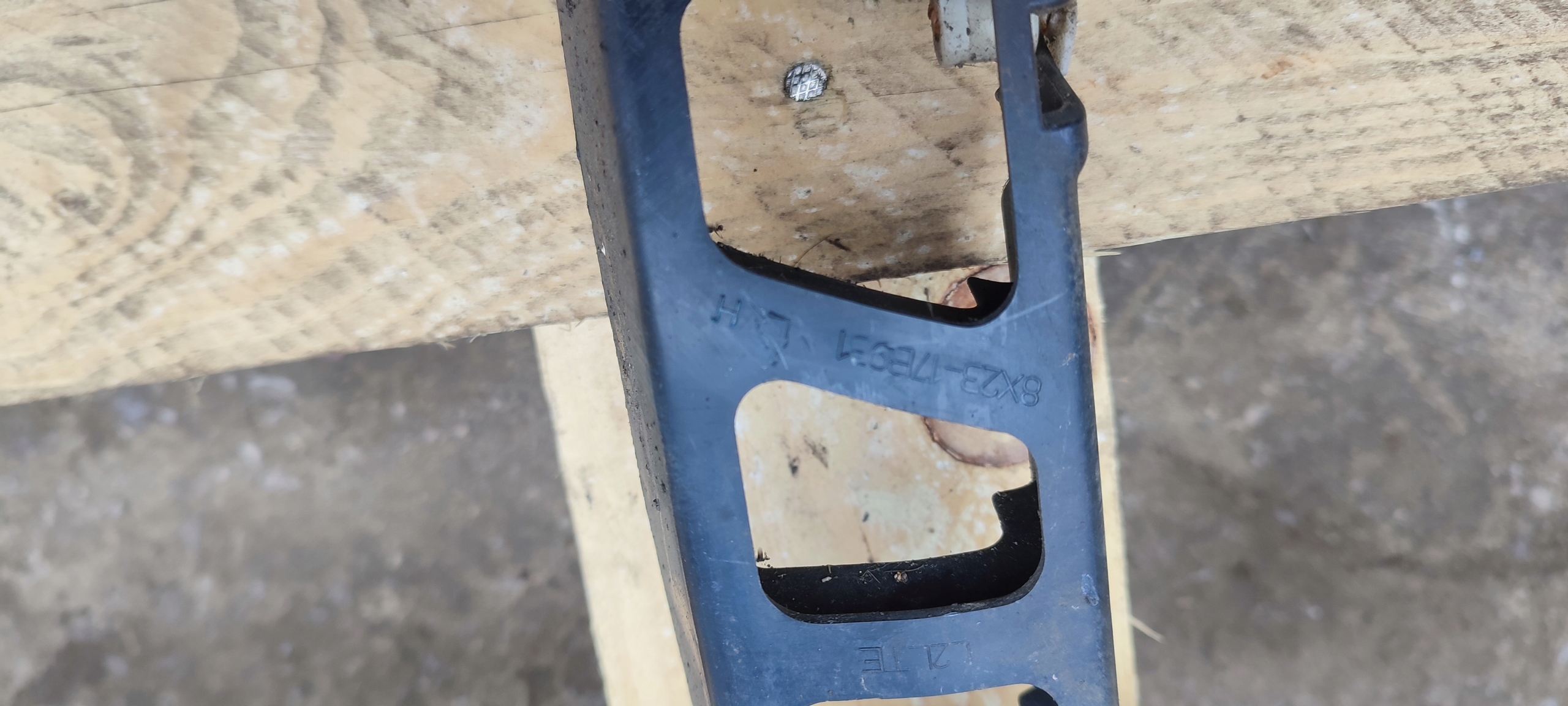 bumper bracket left rear part JAGUAR XF X250 8X23-17B931