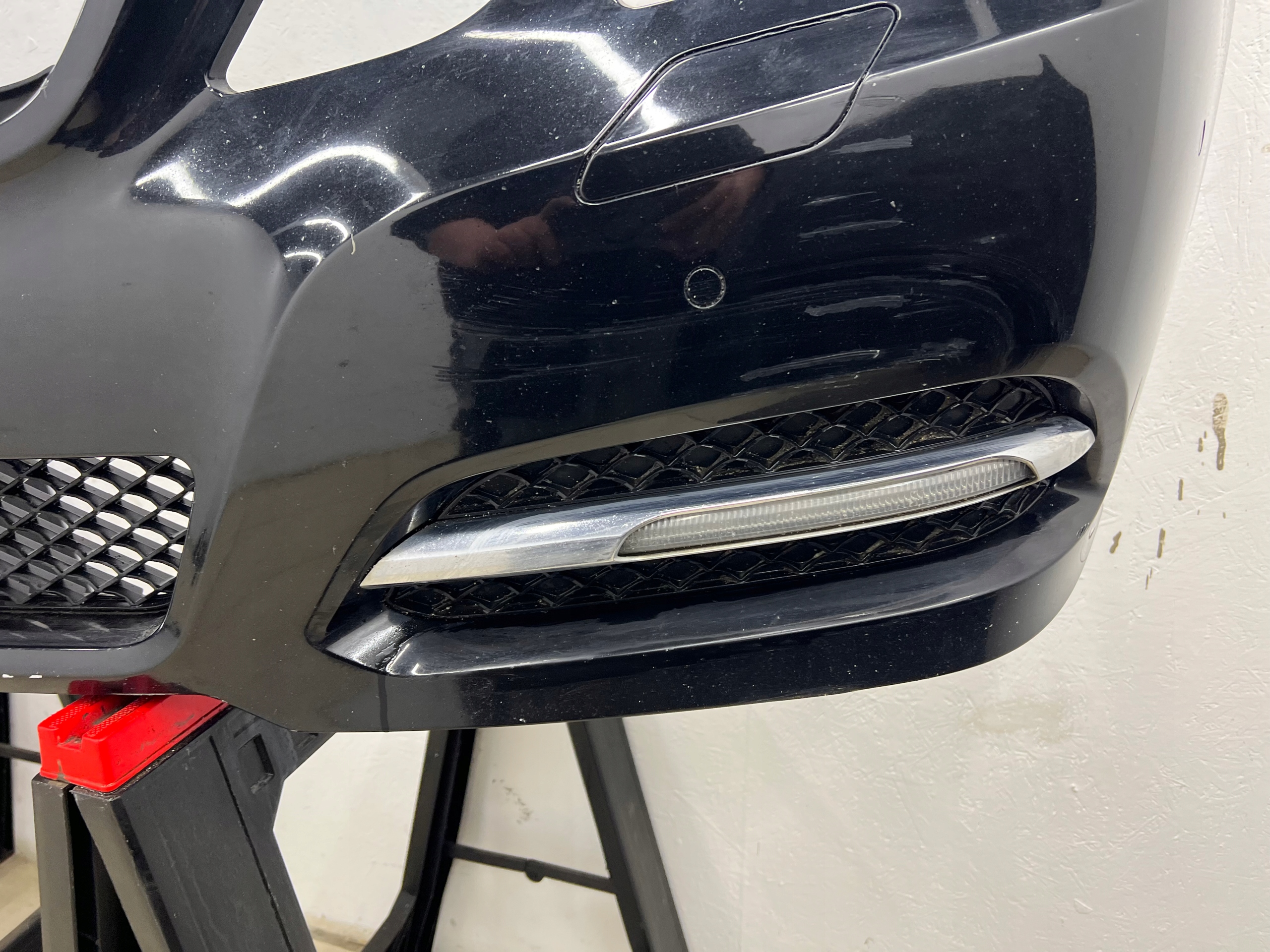 MERCEDES E-KLASA W212 LAKIER 197 front bumper LED 6XPDC below RADARY