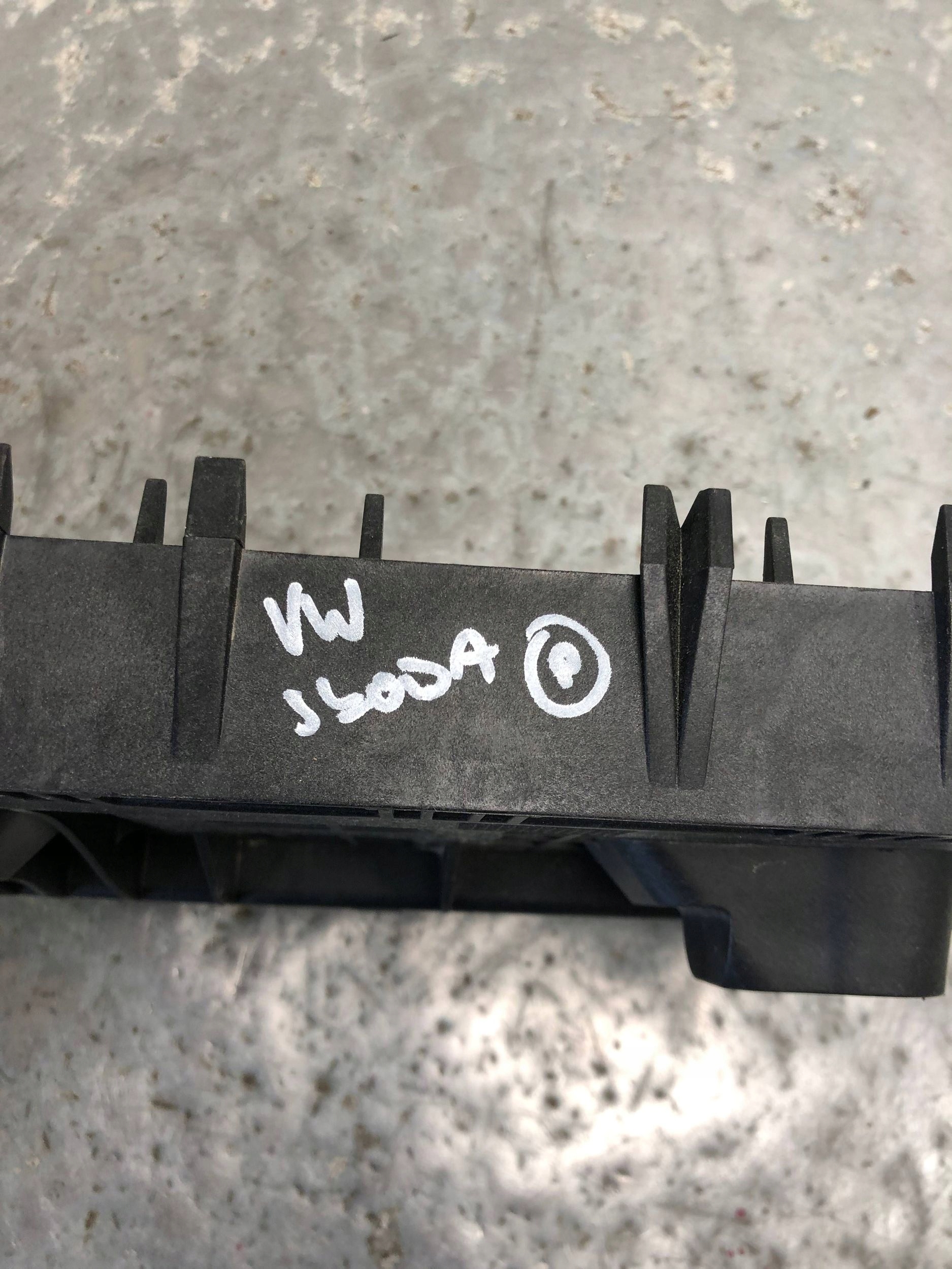 Porta per batteria VW SKODA 1K0915333C