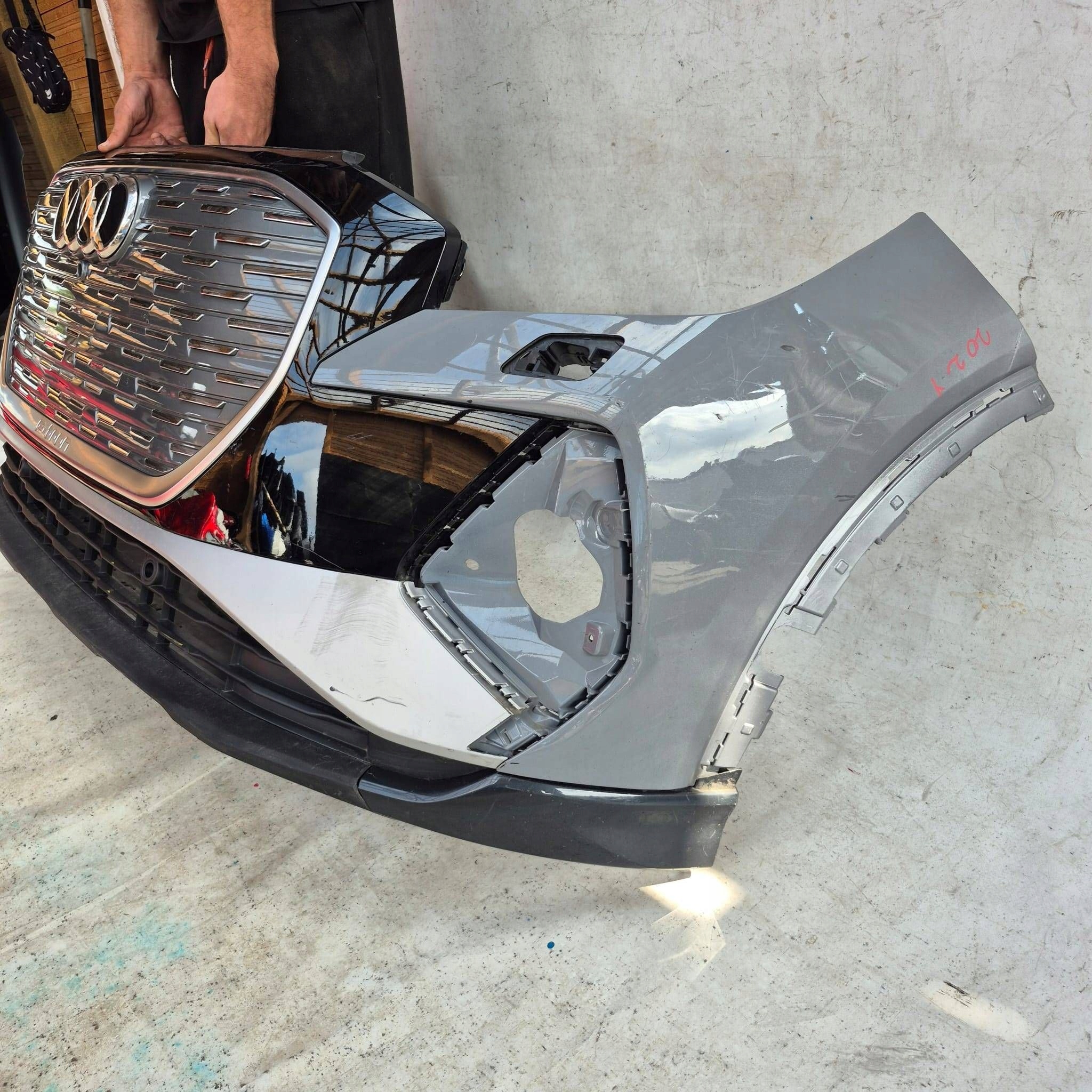 AUDI Q4 E-TRON 21-> bumper front front washer PDC