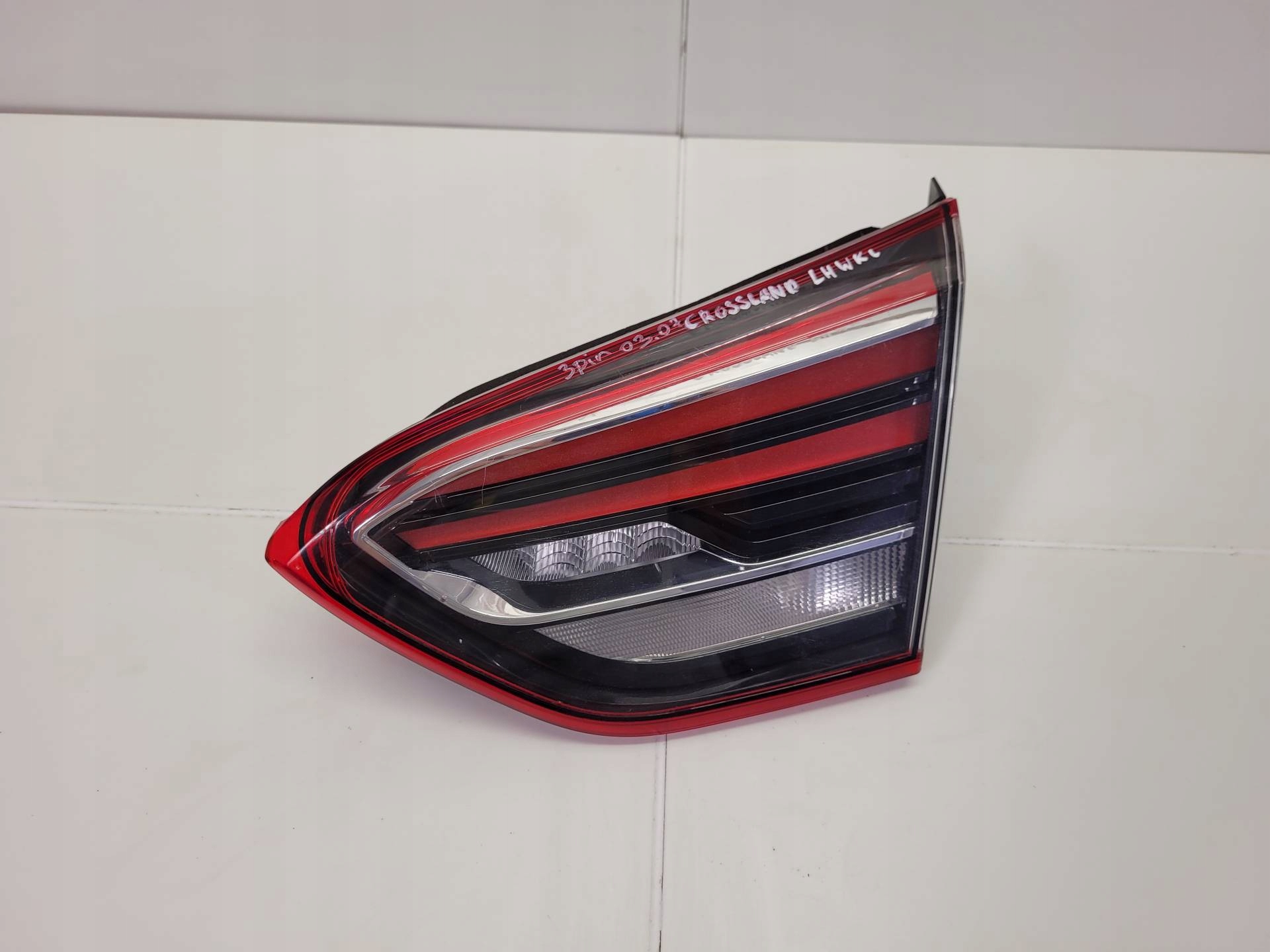 light rear to the bonnet right side Opel Crossland X 2019 2SD.2238