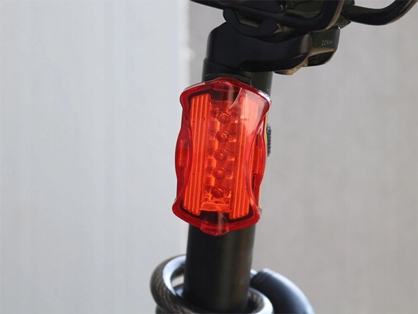 OŚWIETLENIE ROWEROWE TYŁ LAMPKA ROWER TYLNA 5 LED EAN (GTIN) 652217754667