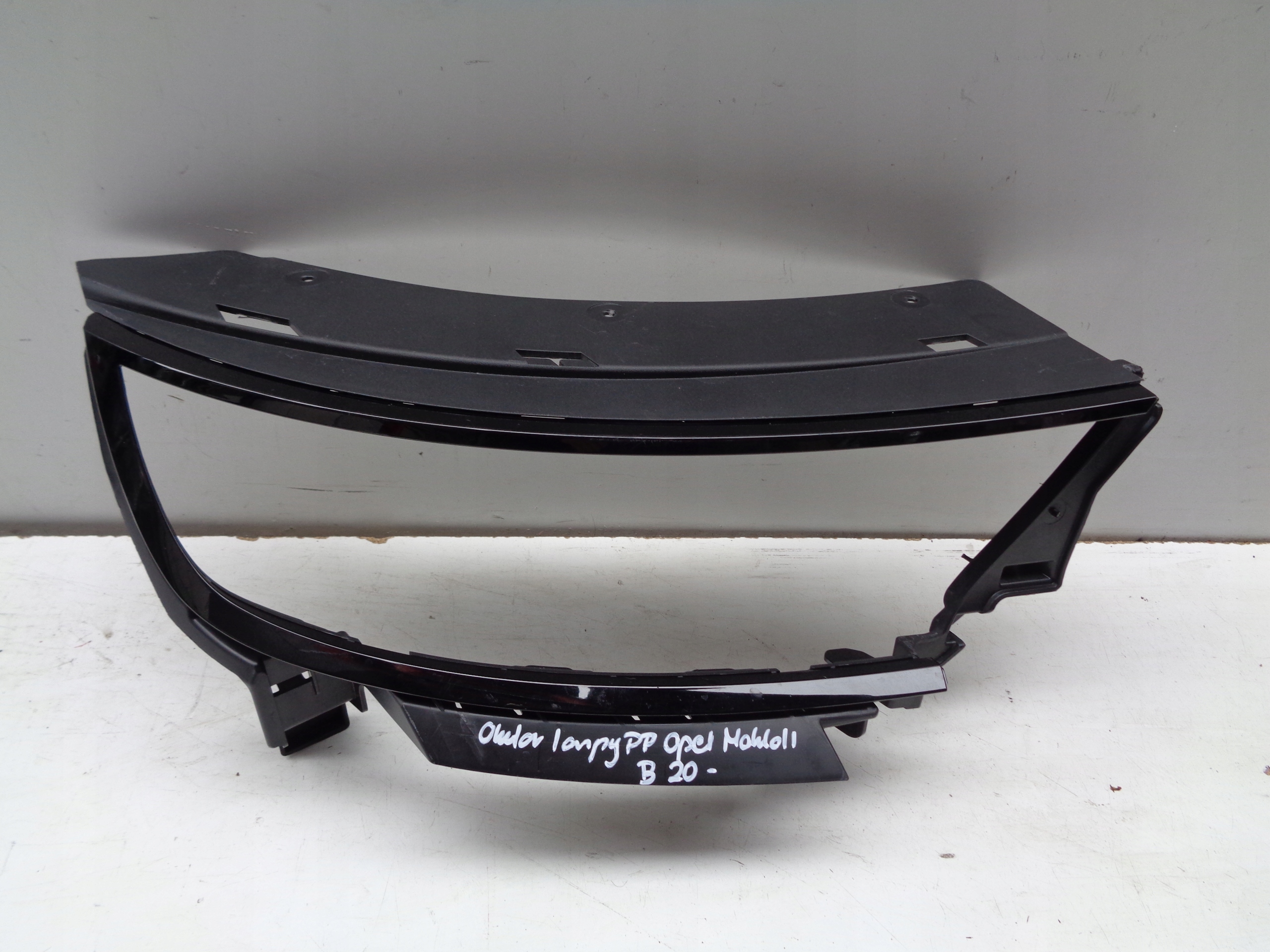OKULAR OBWODKA lights right OPEL MOKKA II B 20