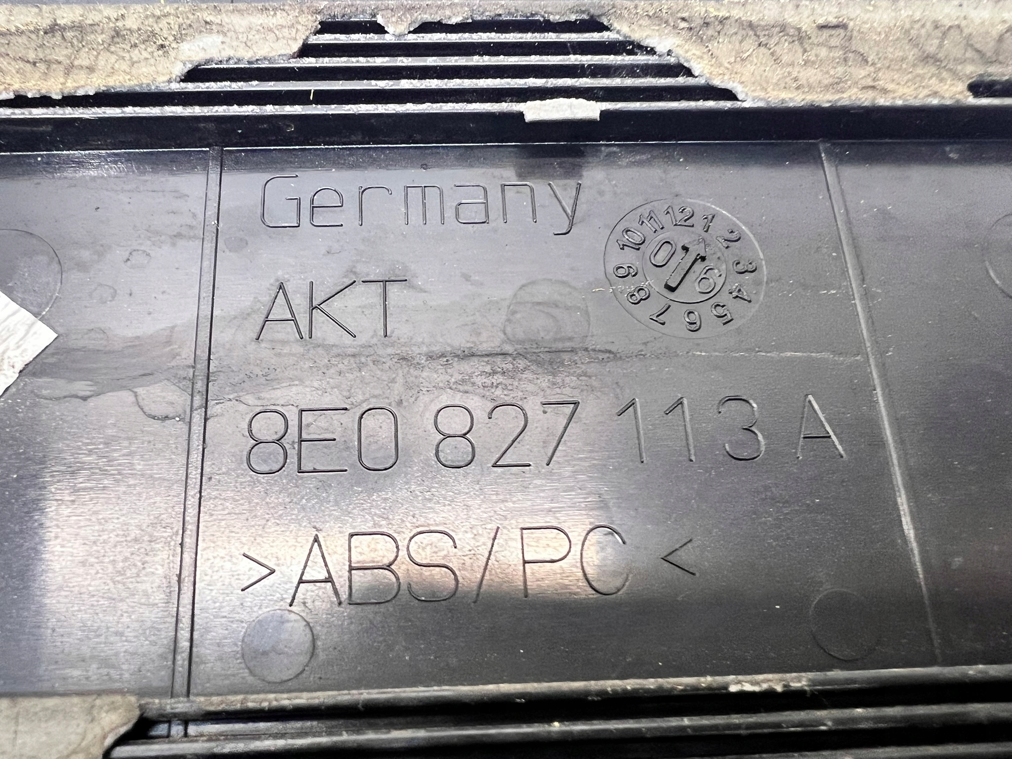 frame signs REJESTRACYJNEJ AUDI A3 A4 8E0827113