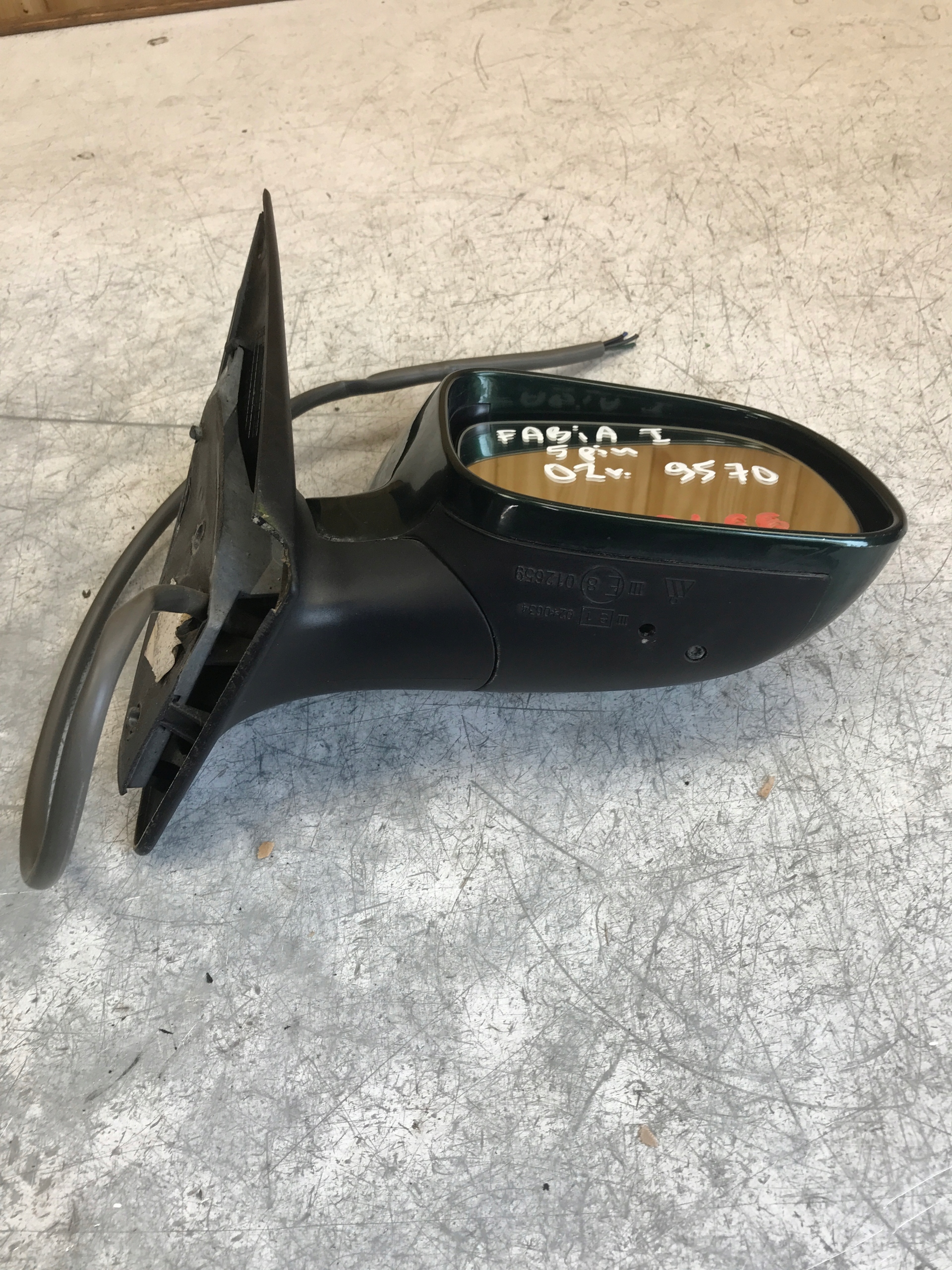 mirror right 5 PIN SKODA FABIA and 9570