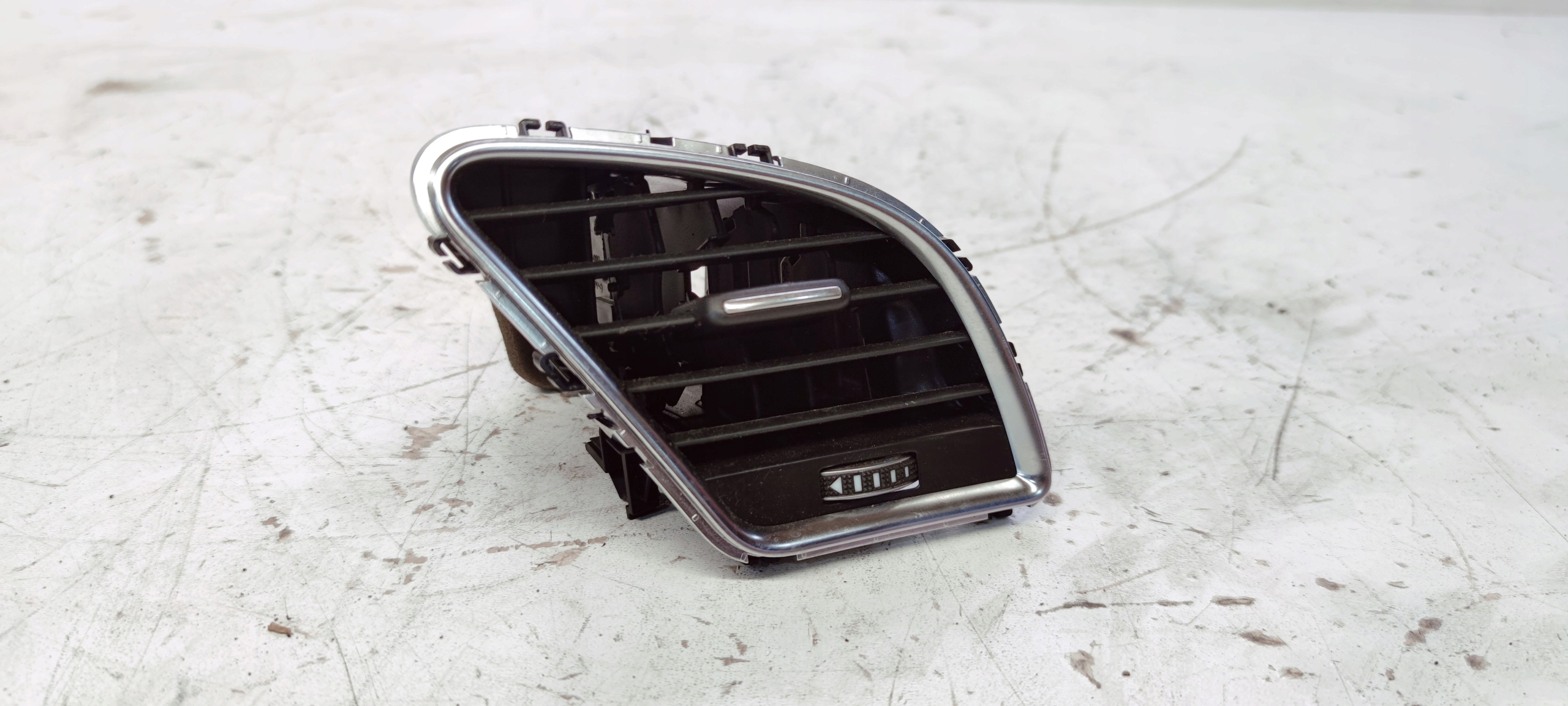 grid air conditioning devices right AUDI A4 B8 LIFT 8T2820902