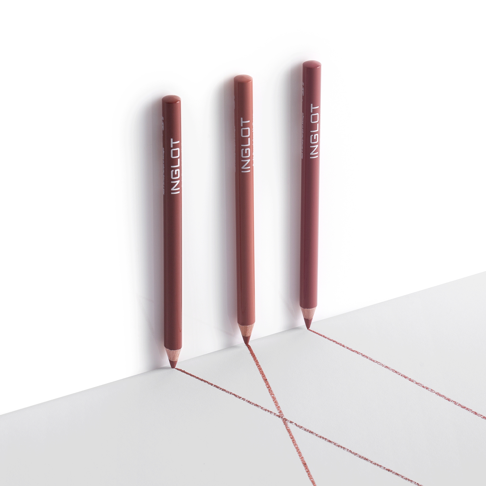 Konturówka do ust SOFT PRECISION 77 INGLOT Kolor brązowy