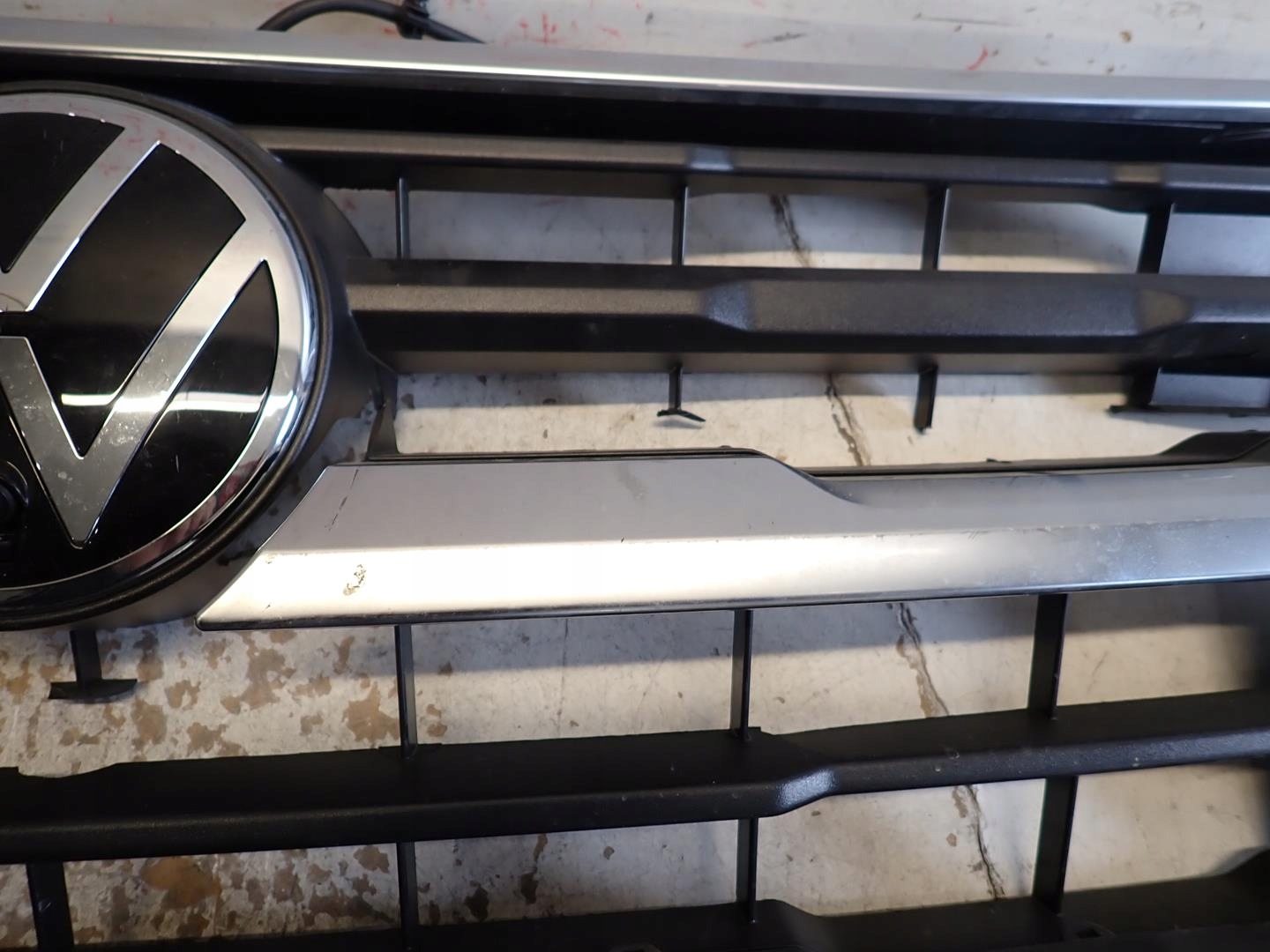Grill VW AMAROK II 2023- kamera