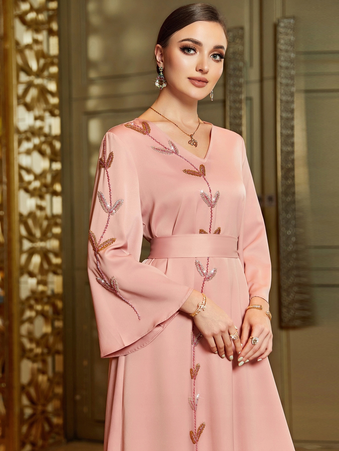 Šaty Růžové Elegantní, Zdobené Výstřihem Do V Shein, Velikost 42