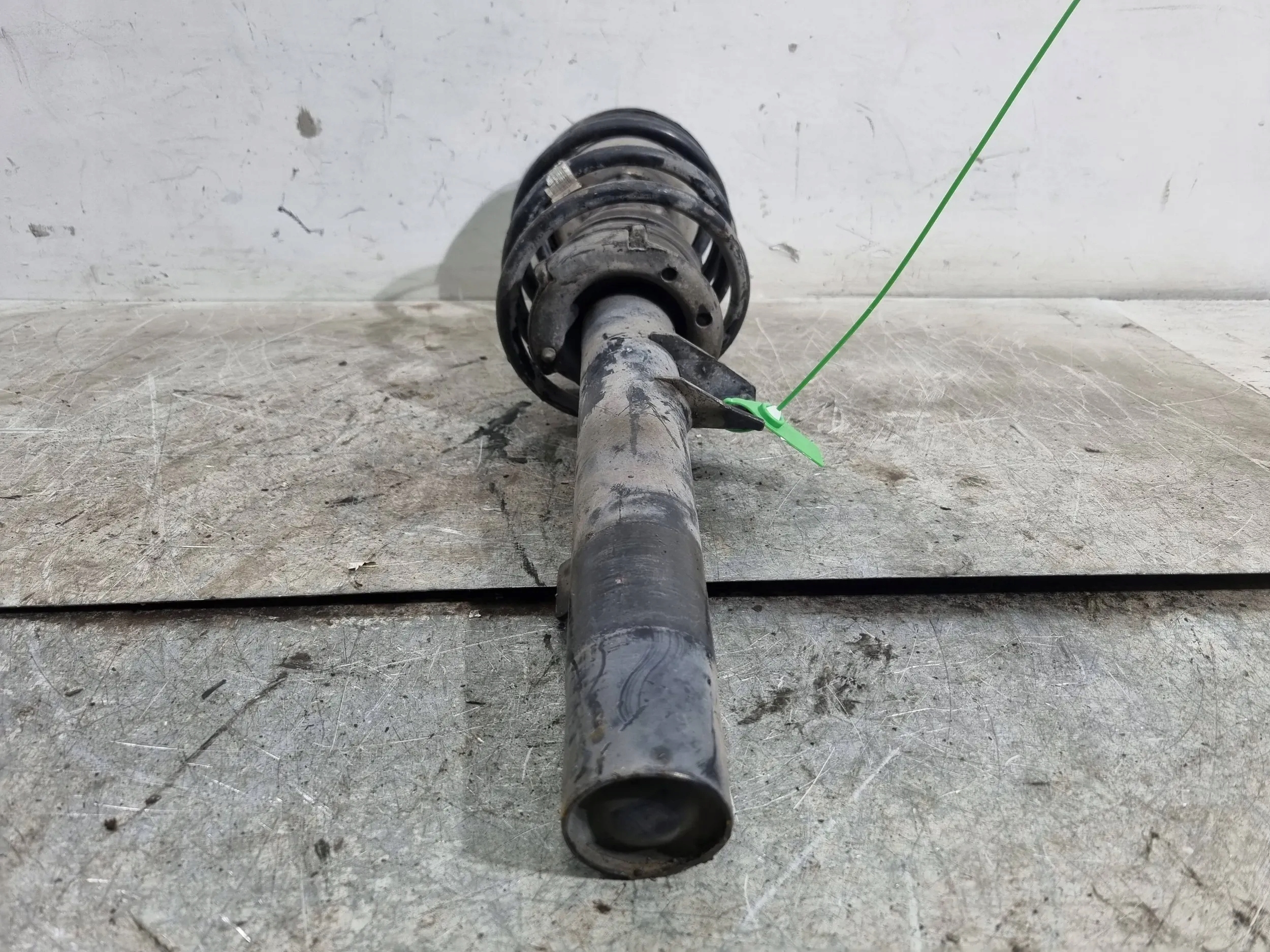 shock absorber left front 6786013 BMW E90 E91 3.0i