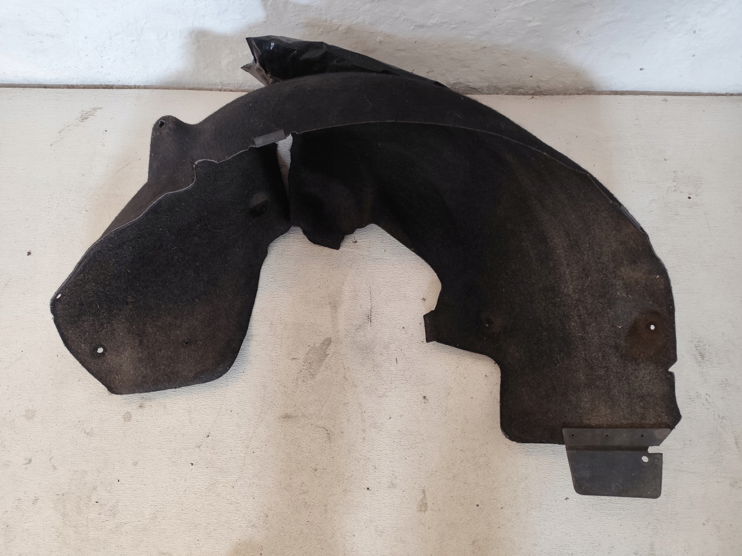 MERCEDES C KLASA W204 2011 mudguard rear. right