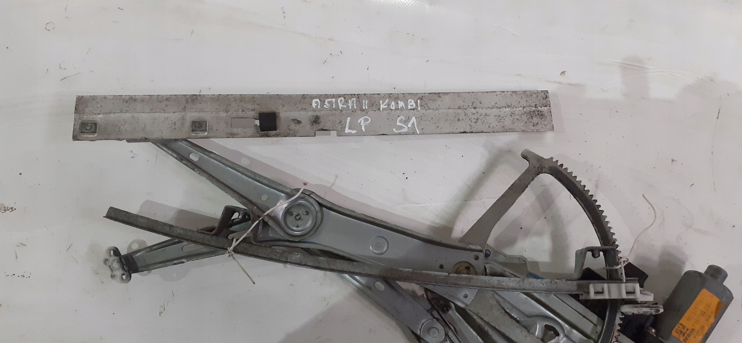 window regulator left front Opel Astra II G