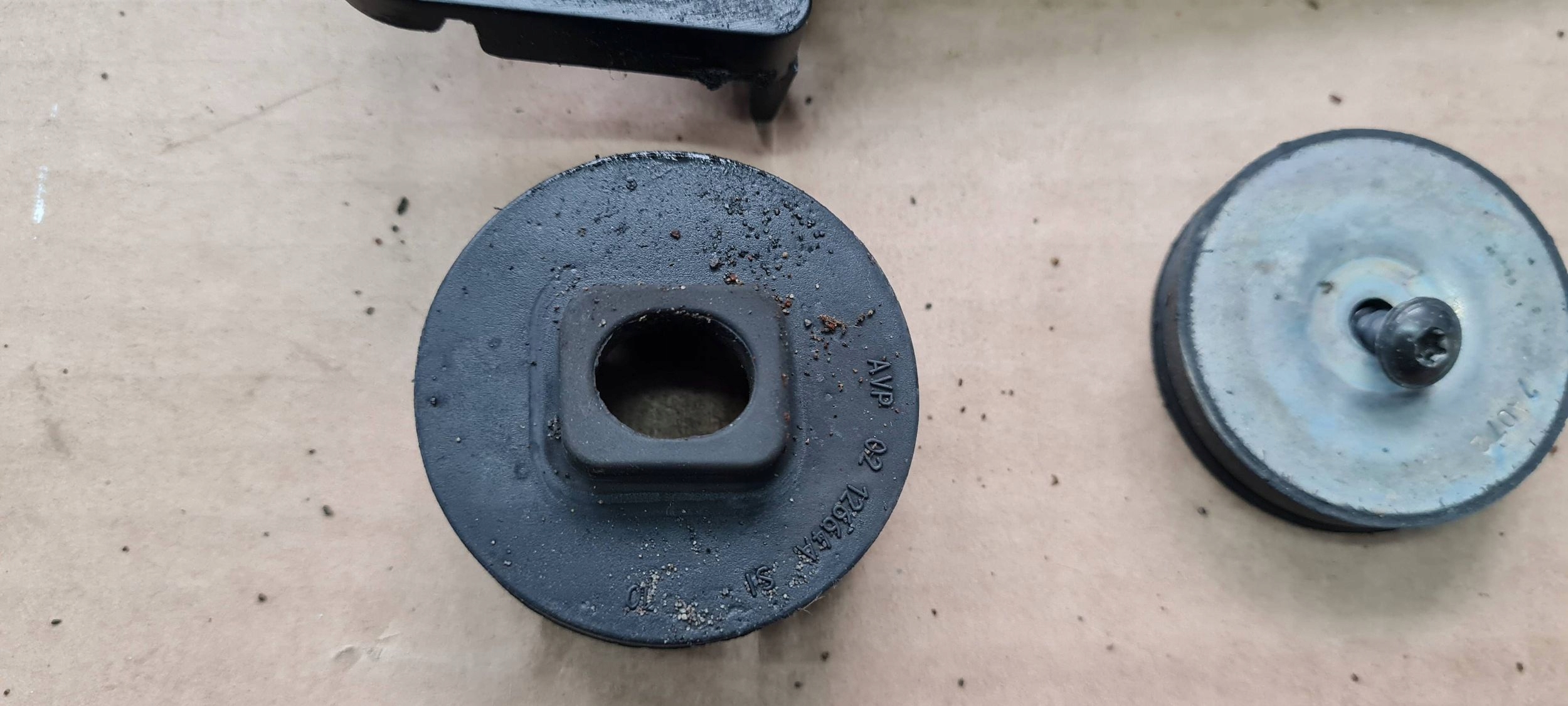 A7 4G bracket hook holder radiator 4G0805201 A6 C7 4G