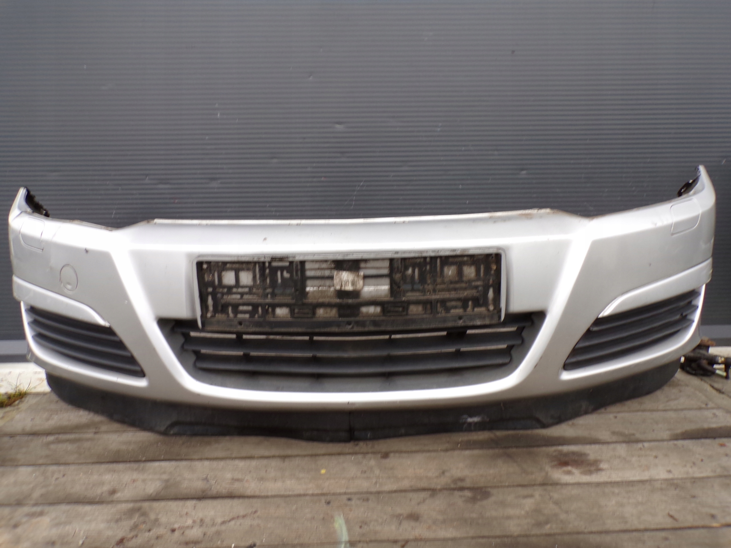 front bumper front OPEL ASTRA H WERSJA below washers