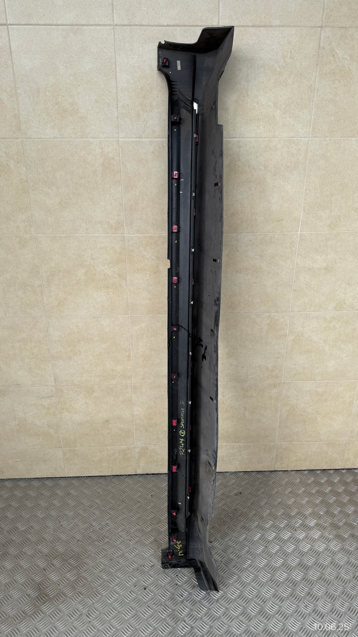 moulding threshold right KIA SPORTAGE IV D9875-AB100