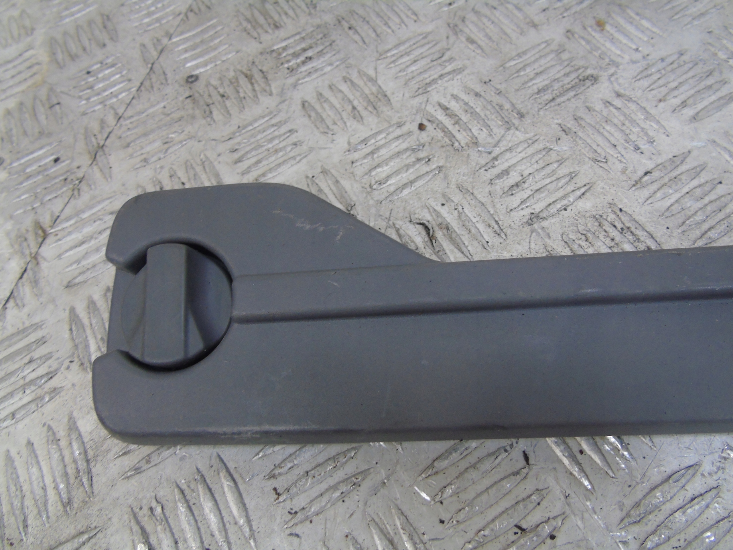 VOLVO S80 I TRÓJKĄT OSTRZEGAWCZY 9190063 Producent Volvo OE