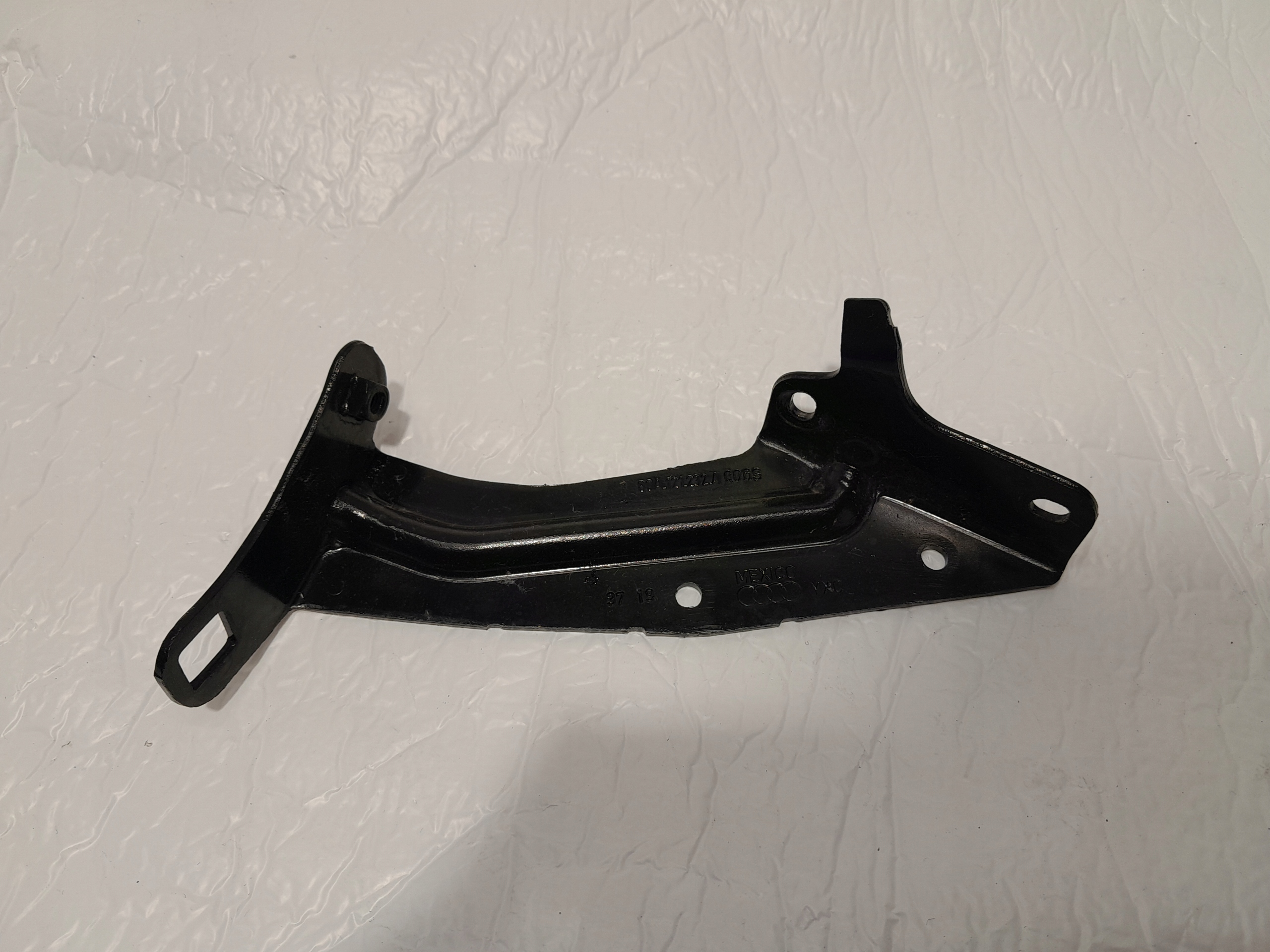 AUDI Q5 80A Support plaque POMPY d’eau 80A121232A