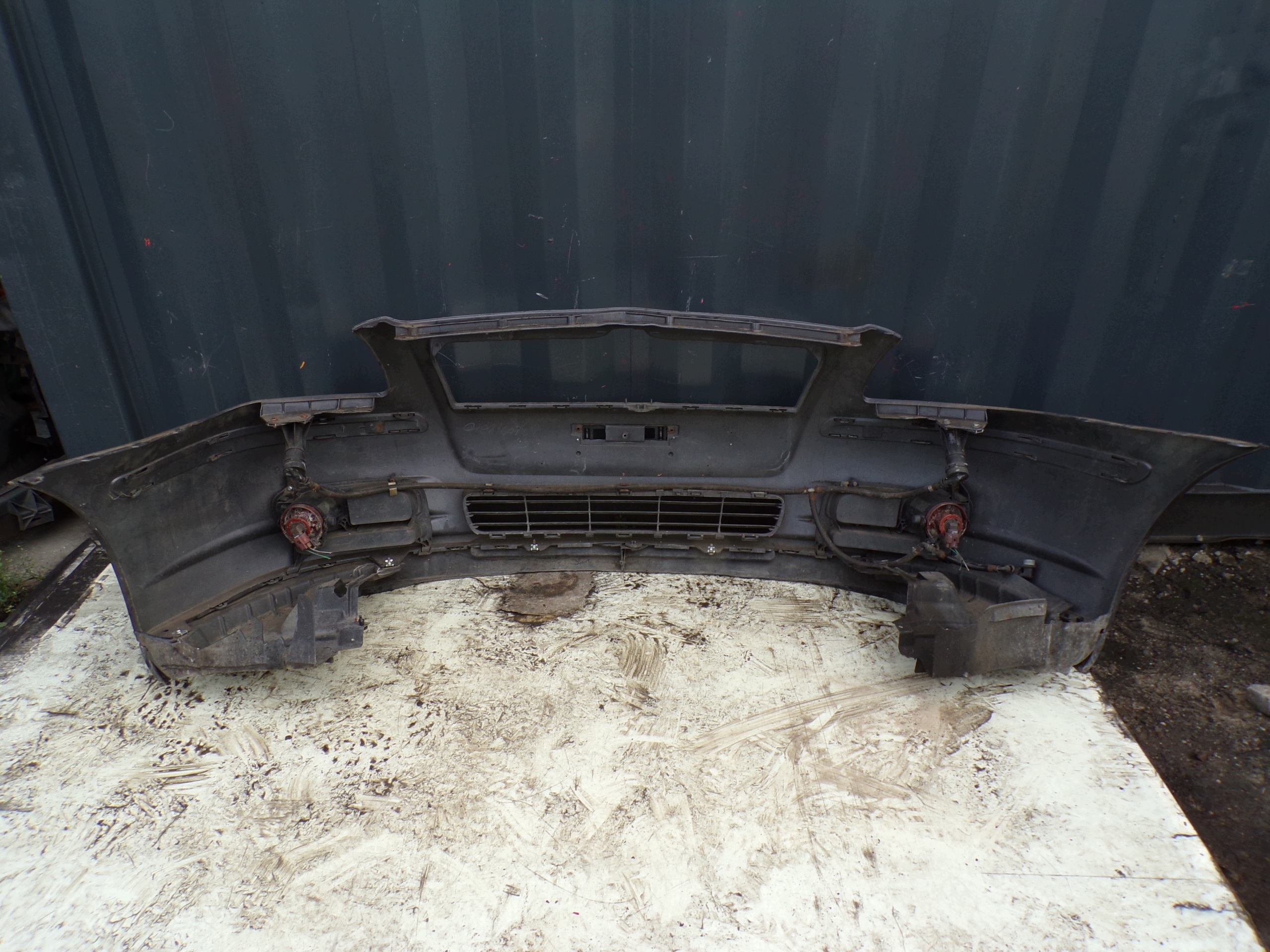 front bumper front TOYOTA AVENSIS T25 washers colour 1F6 (R1)