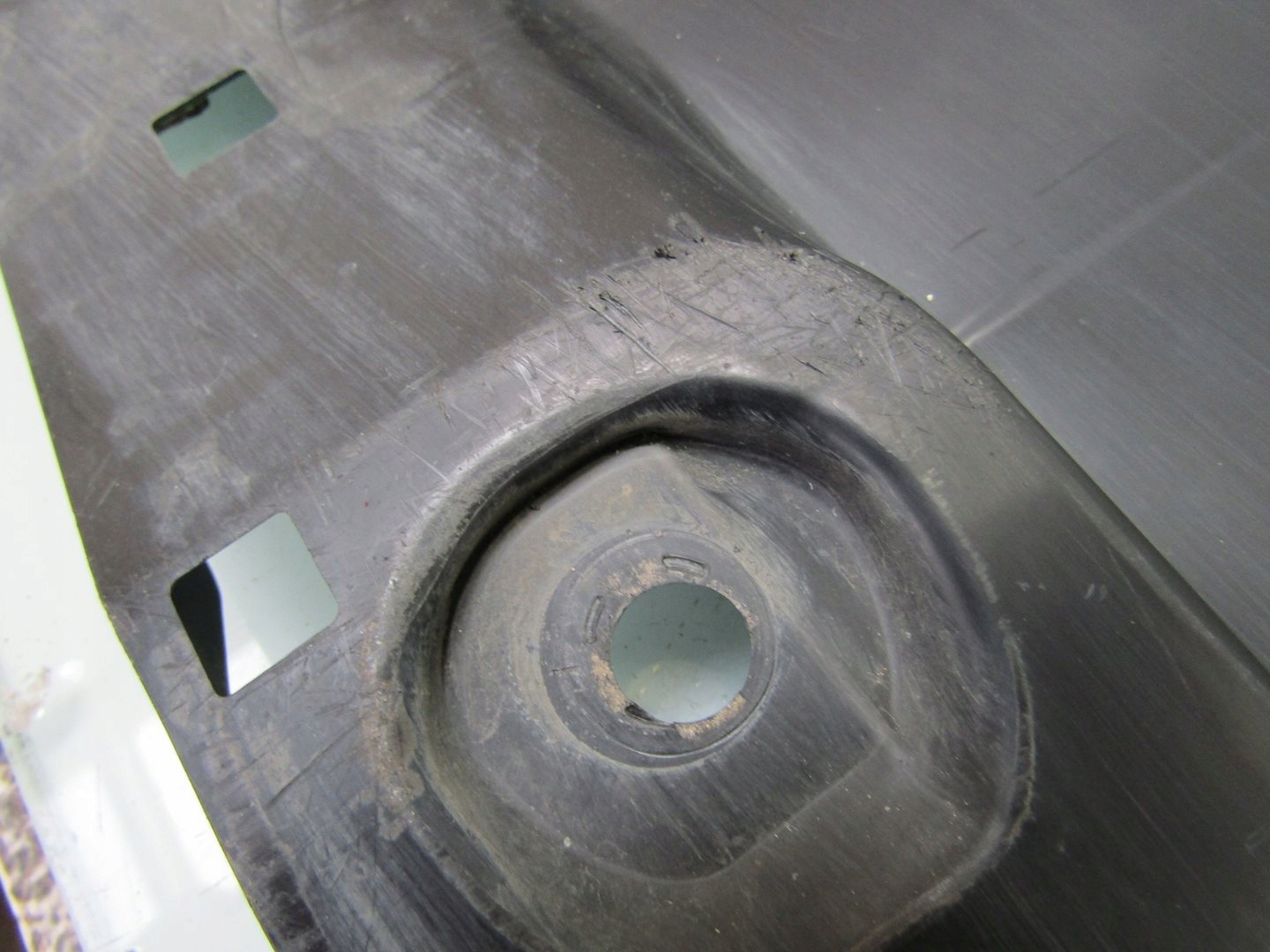 CX-60 23R OSŁONA PODWOZIA PŁYTA LEWA TYŁ TYLNA TYLNIA KBB3-563U1 Typ samochodu 4x4/SUV