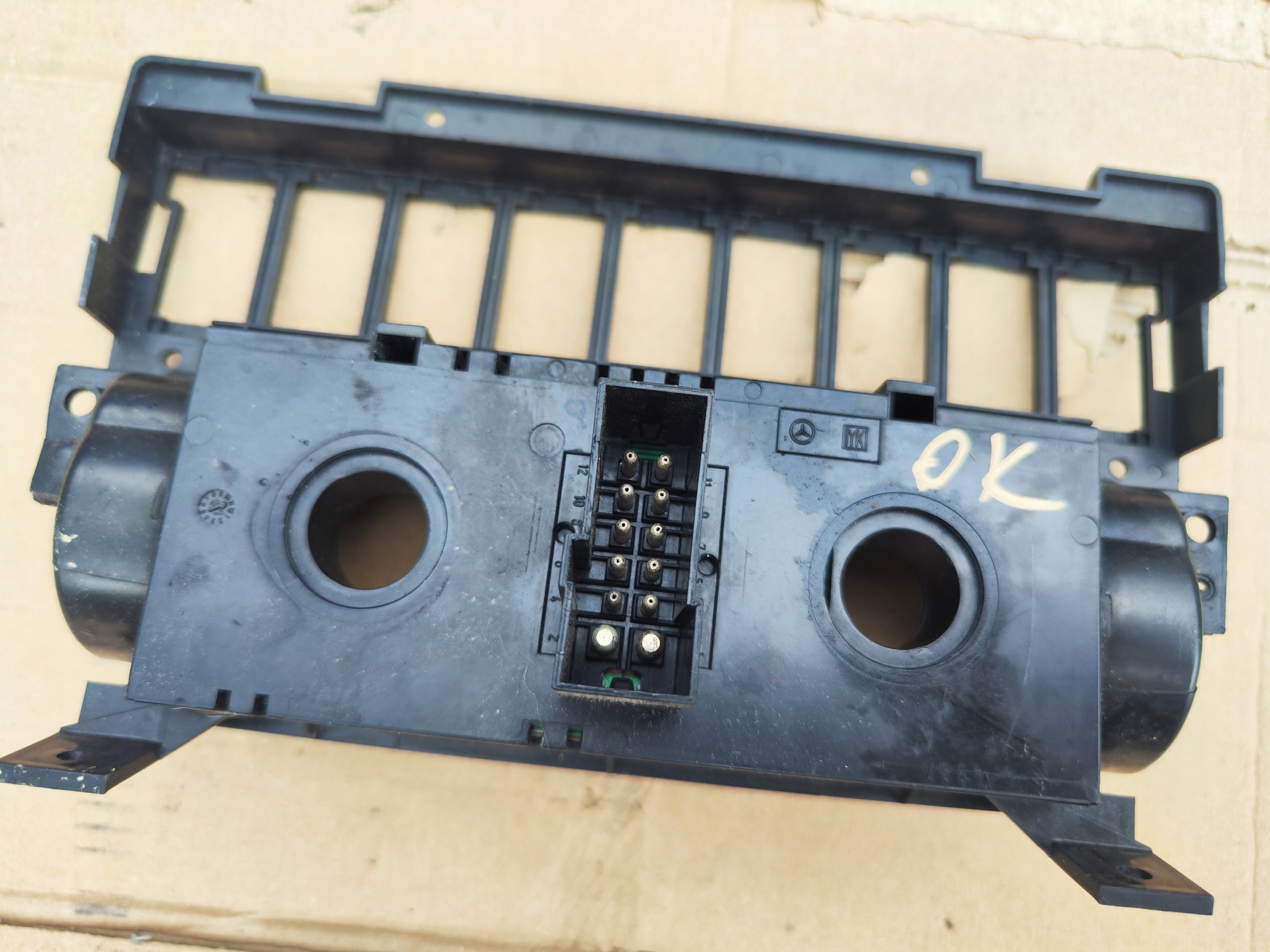 PANEL OGRZEWANIA BOCCHETTE MERCEDES W124 1248302585