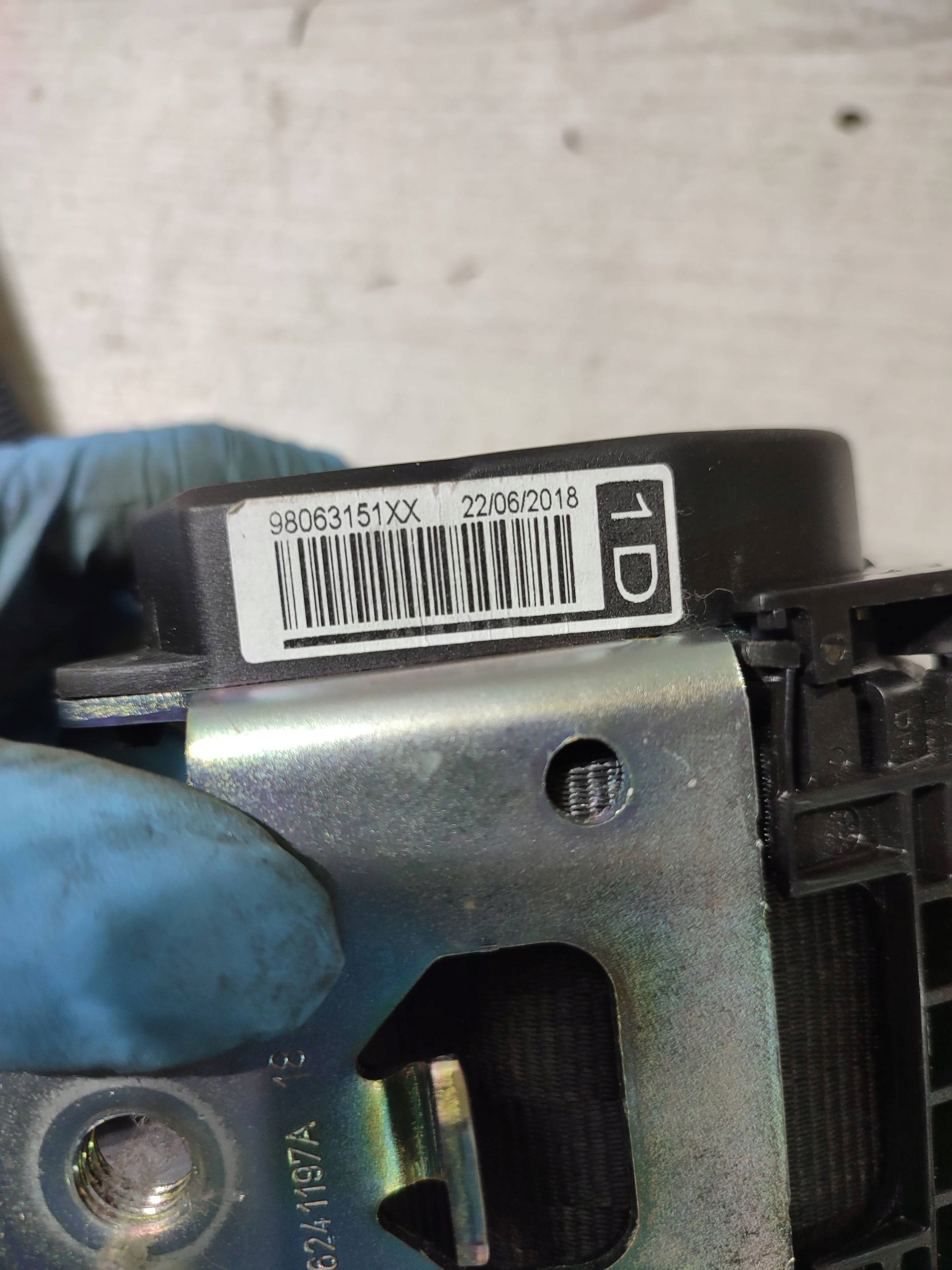 Peugeot 2008 and 2018 front side right tension belt safety