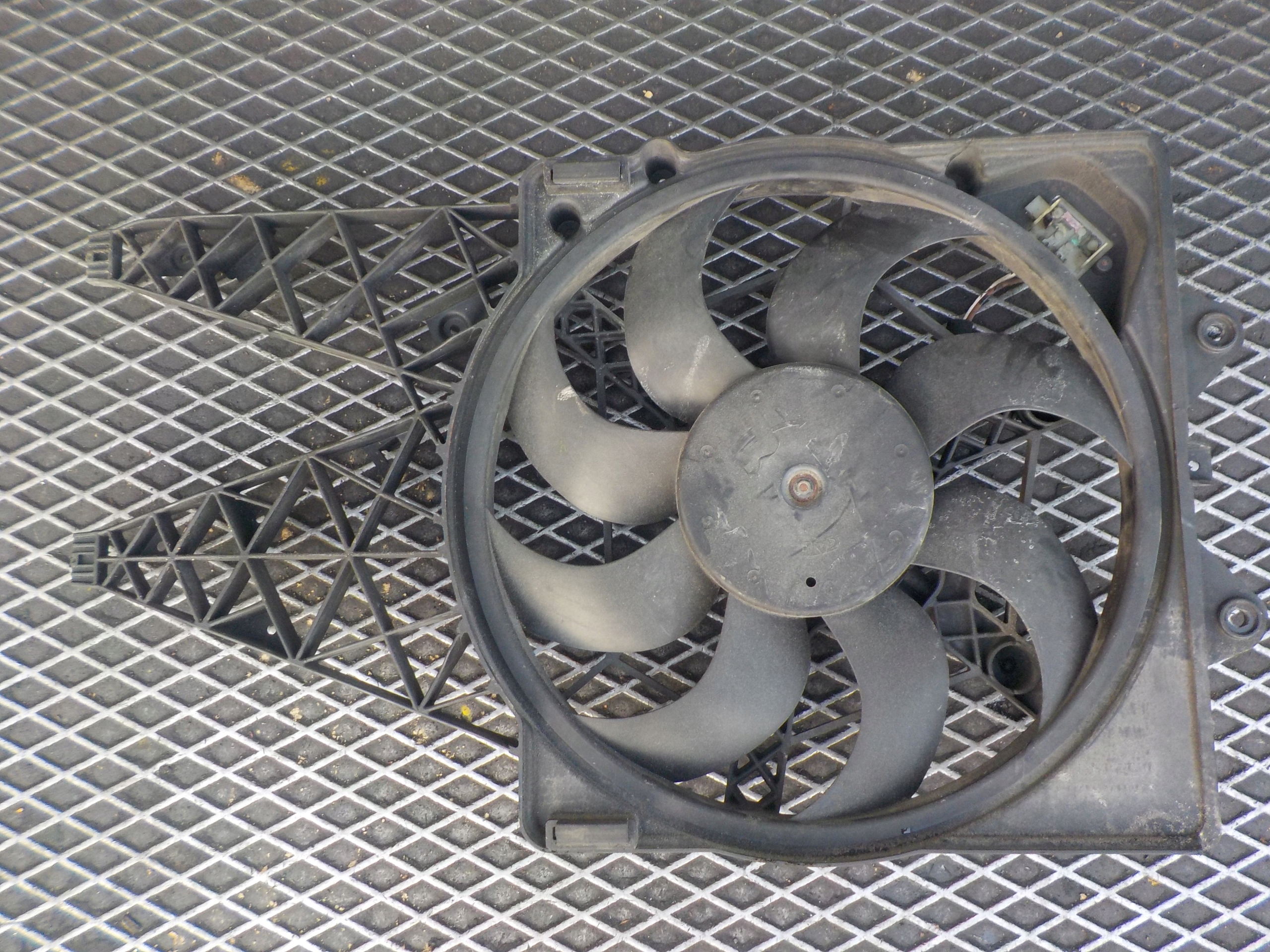 FIAT BRAVO II 1.9 JTD fan module radiator 882300200